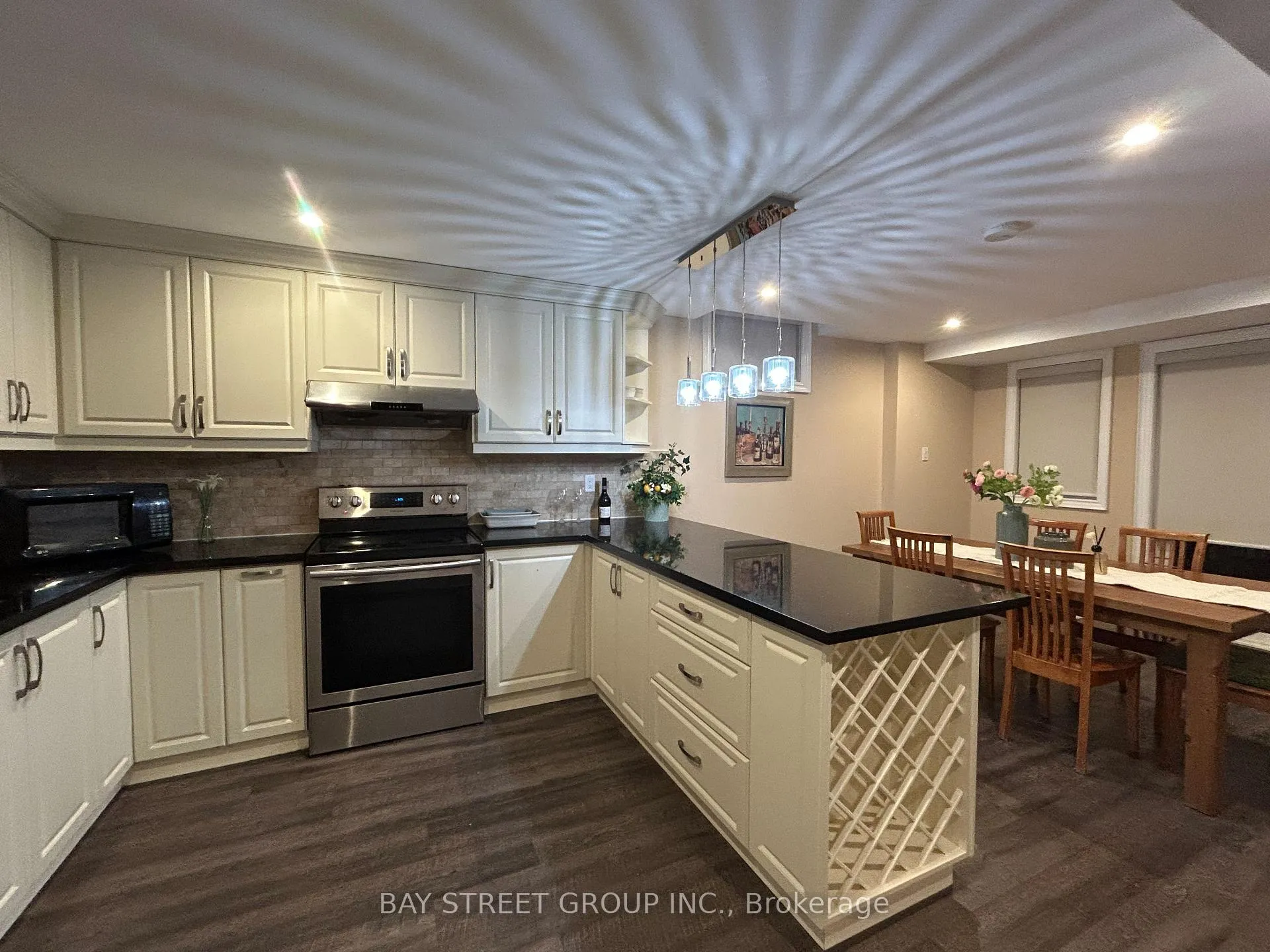 Photo 5 of 109 Hua Du Avenue, Markham, Berczy — HOMEH