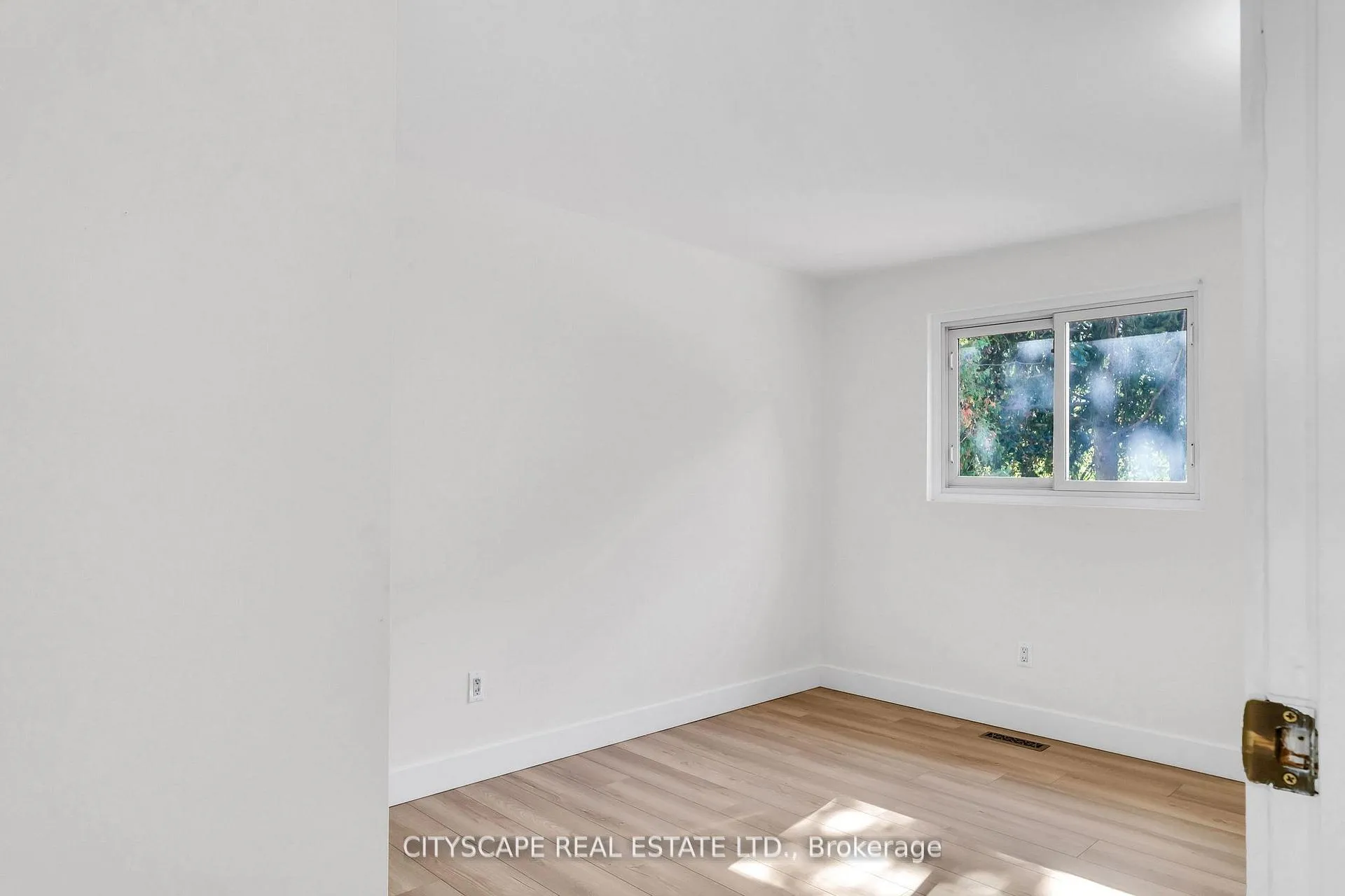 Photo 8 of 3 Geneva Crescent, Brampton, Northgate — HOMEH