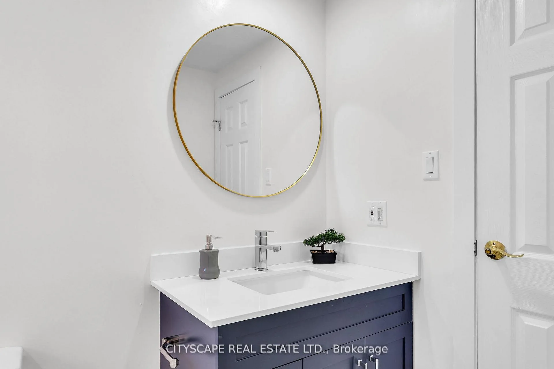 Photo 10 of 3 Geneva Crescent, Brampton, Northgate — HOMEH