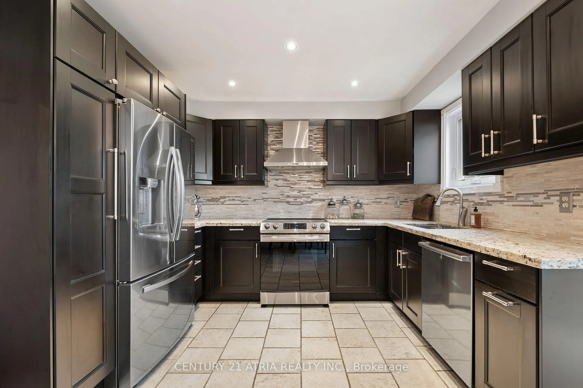Photo 12 of 42 Fifefield Drive, Vaughan, Maple — HOMEH
