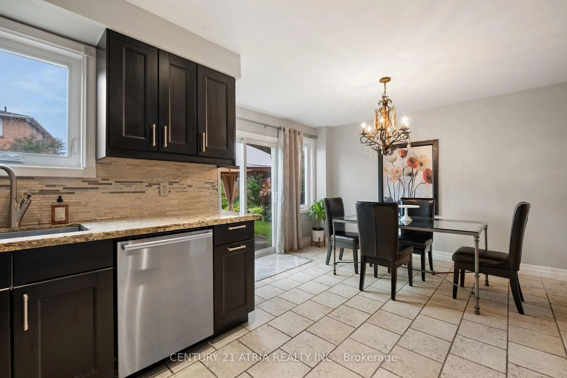 Photo 13 of 42 Fifefield Drive, Vaughan, Maple — HOMEH