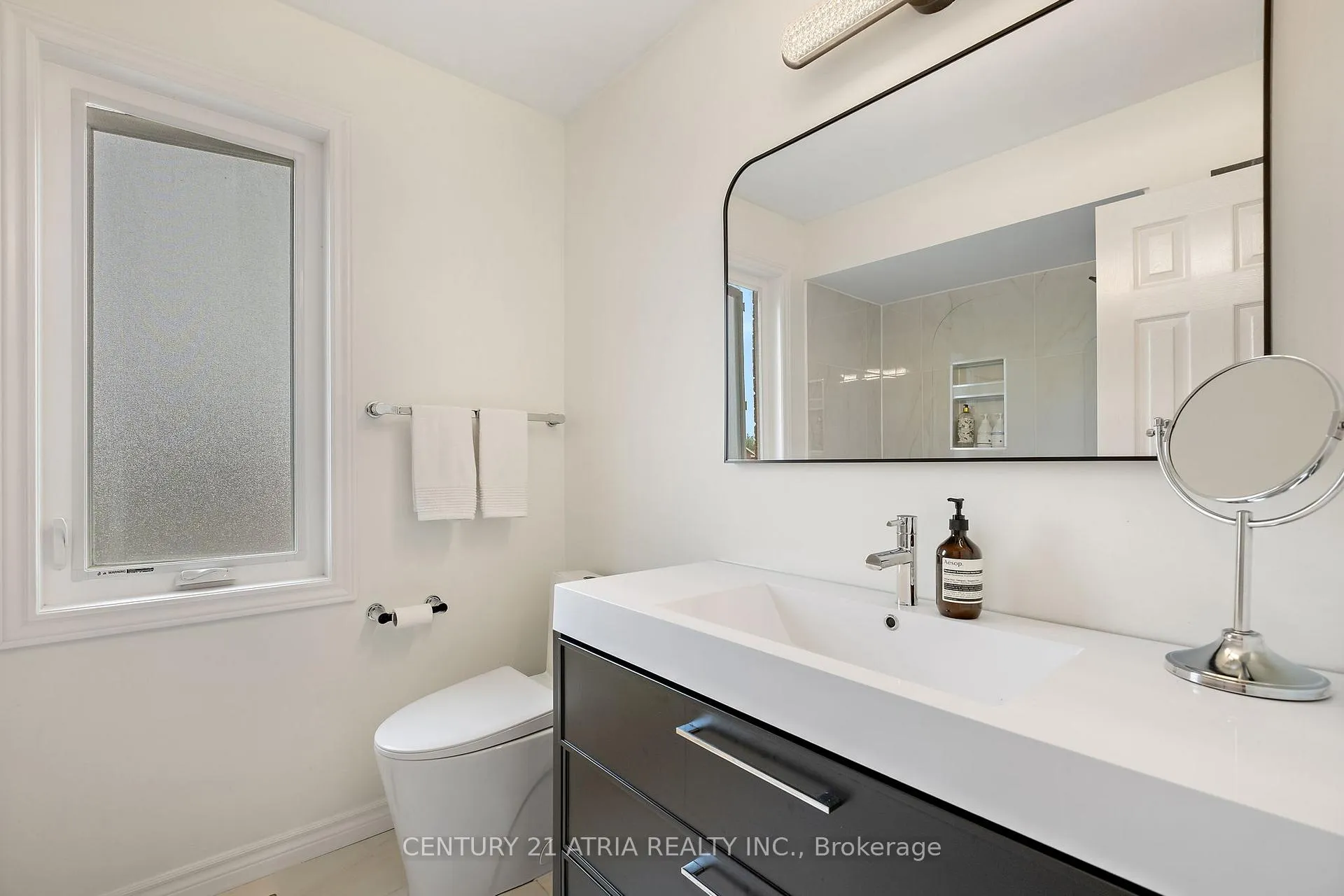 Photo 19 of 42 Fifefield Drive, Vaughan, Maple — HOMEH