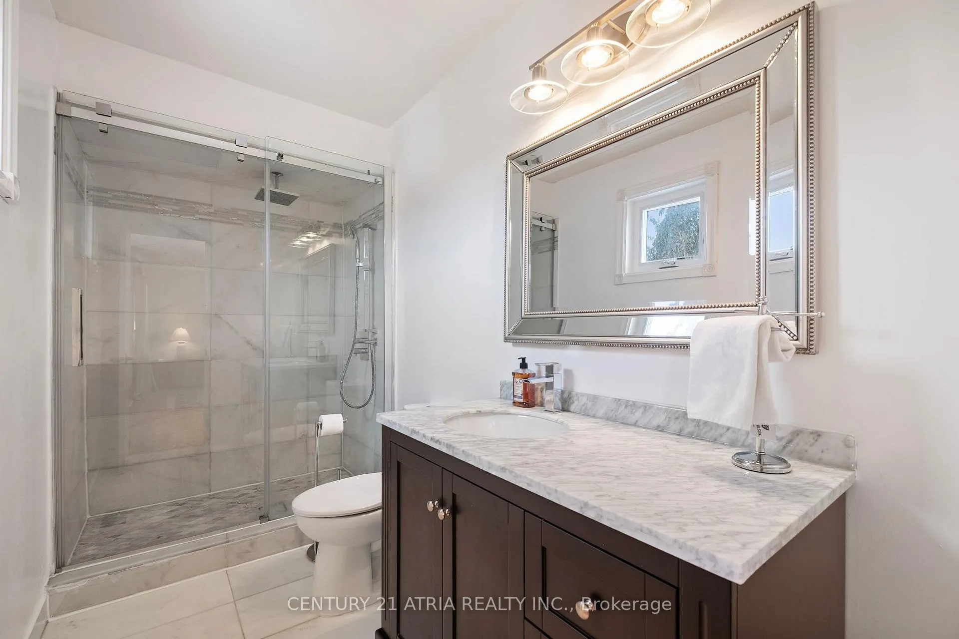 Photo 23 of 42 Fifefield Drive, Vaughan, Maple — HOMEH