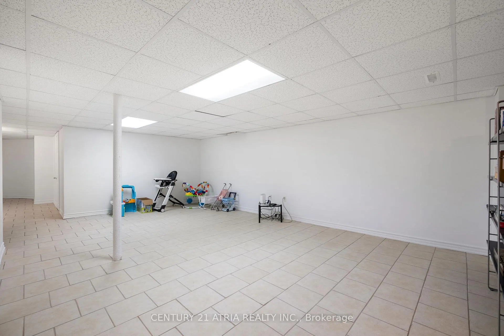 Photo 27 of 42 Fifefield Drive, Vaughan, Maple — HOMEH