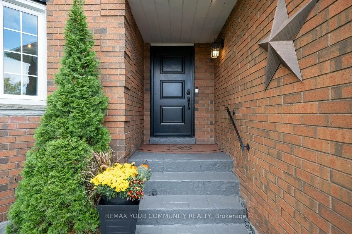 Photo 2 of 104 Taylorwood Avenue, Caledon, Bolton North — HOMEH