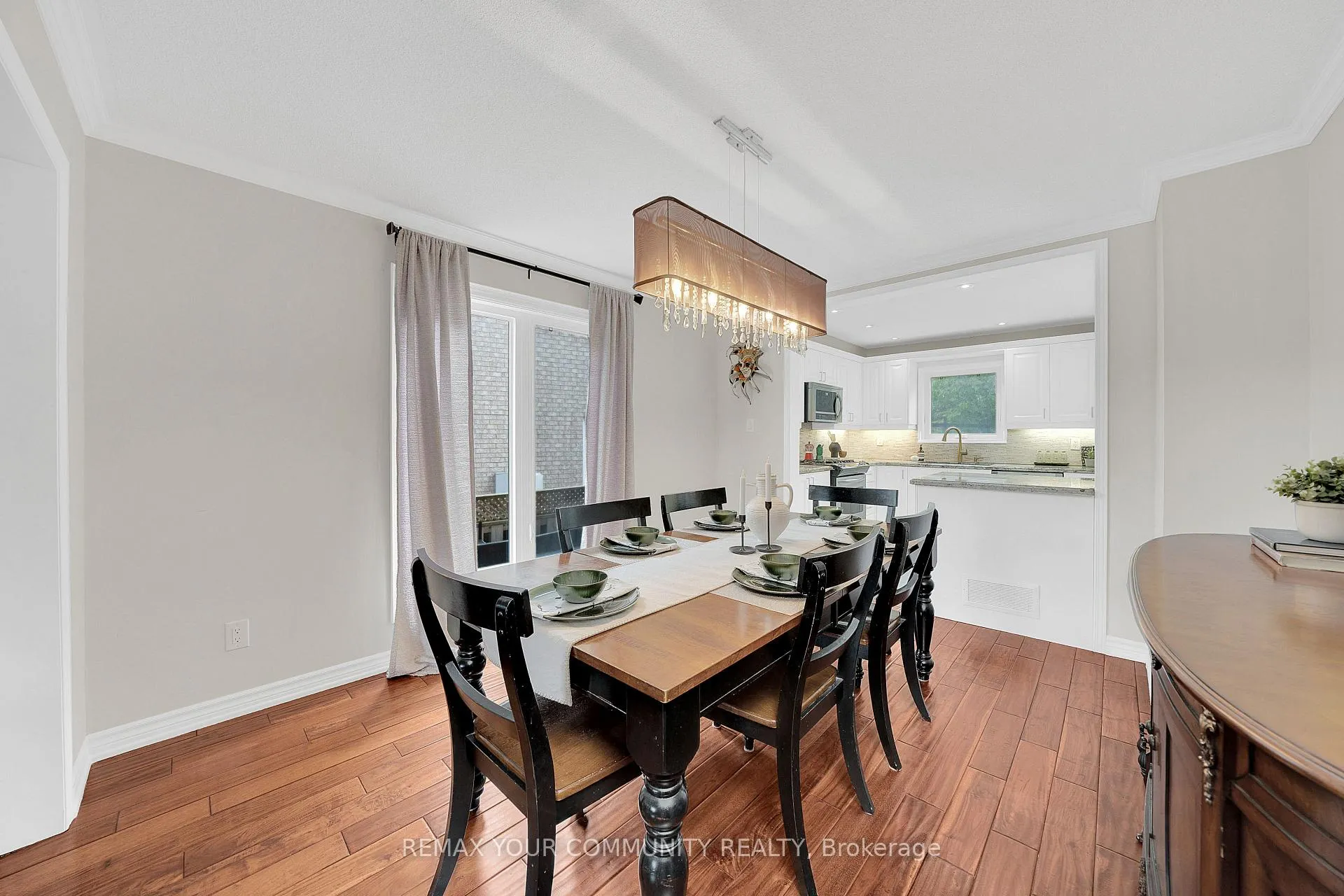 Photo 8 of 104 Taylorwood Avenue, Caledon, Bolton North — HOMEH