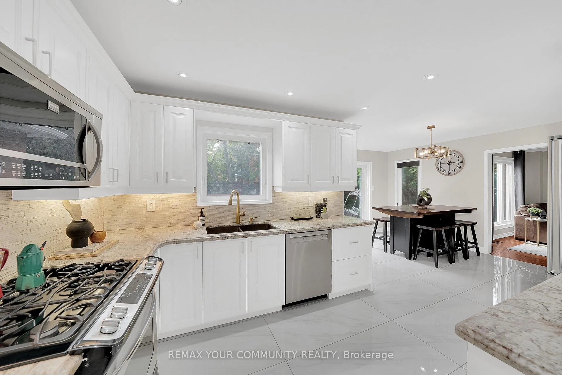 Photo 9 of 104 Taylorwood Avenue, Caledon, Bolton North — HOMEH