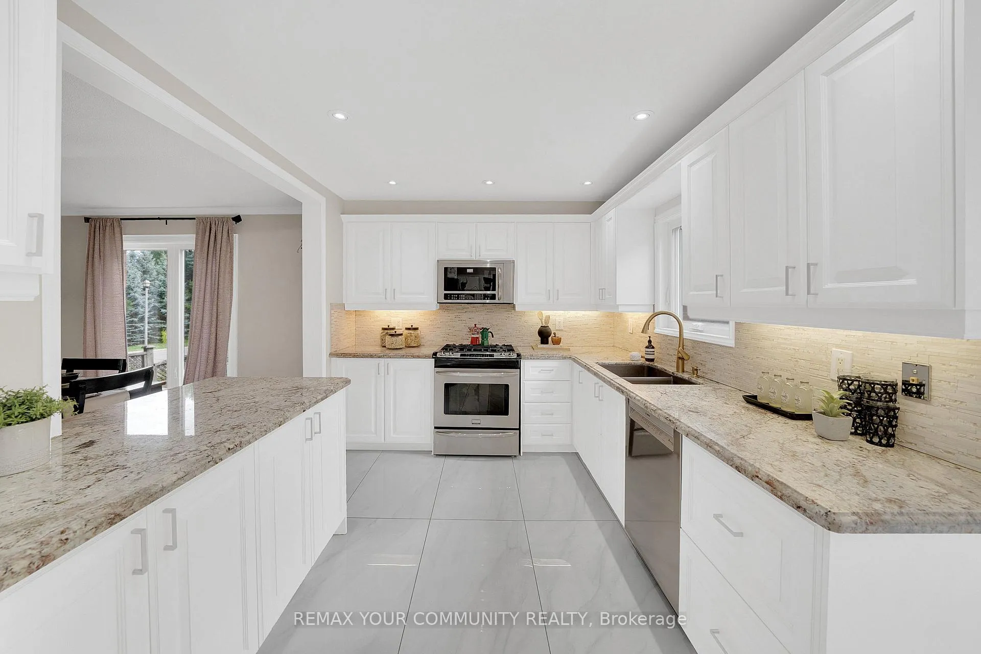 Photo 10 of 104 Taylorwood Avenue, Caledon, Bolton North — HOMEH