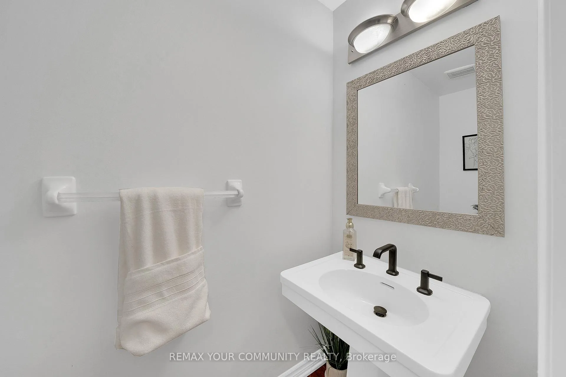 Photo 18 of 104 Taylorwood Avenue, Caledon, Bolton North — HOMEH