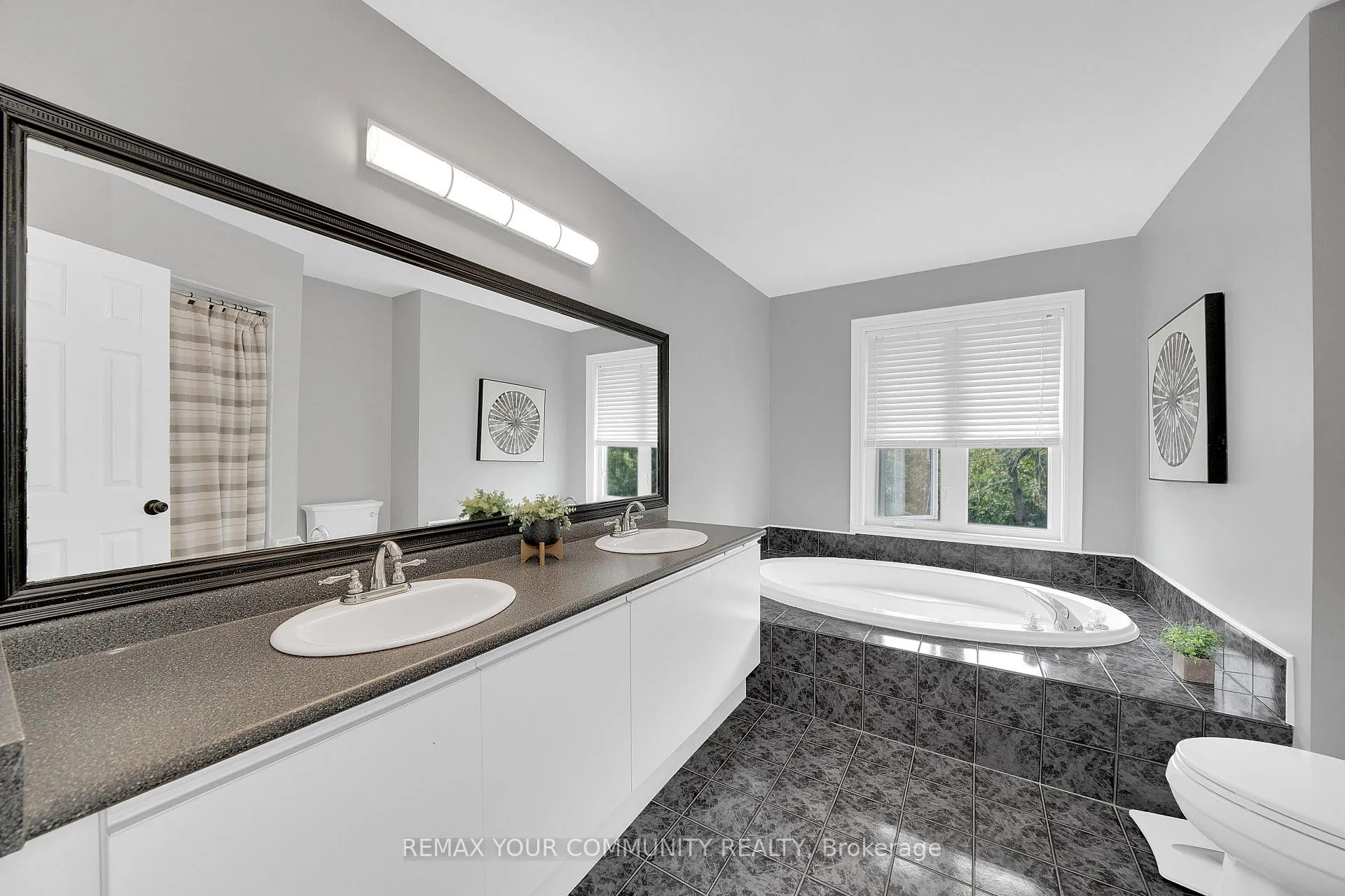 Photo 23 of 104 Taylorwood Avenue, Caledon, Bolton North — HOMEH