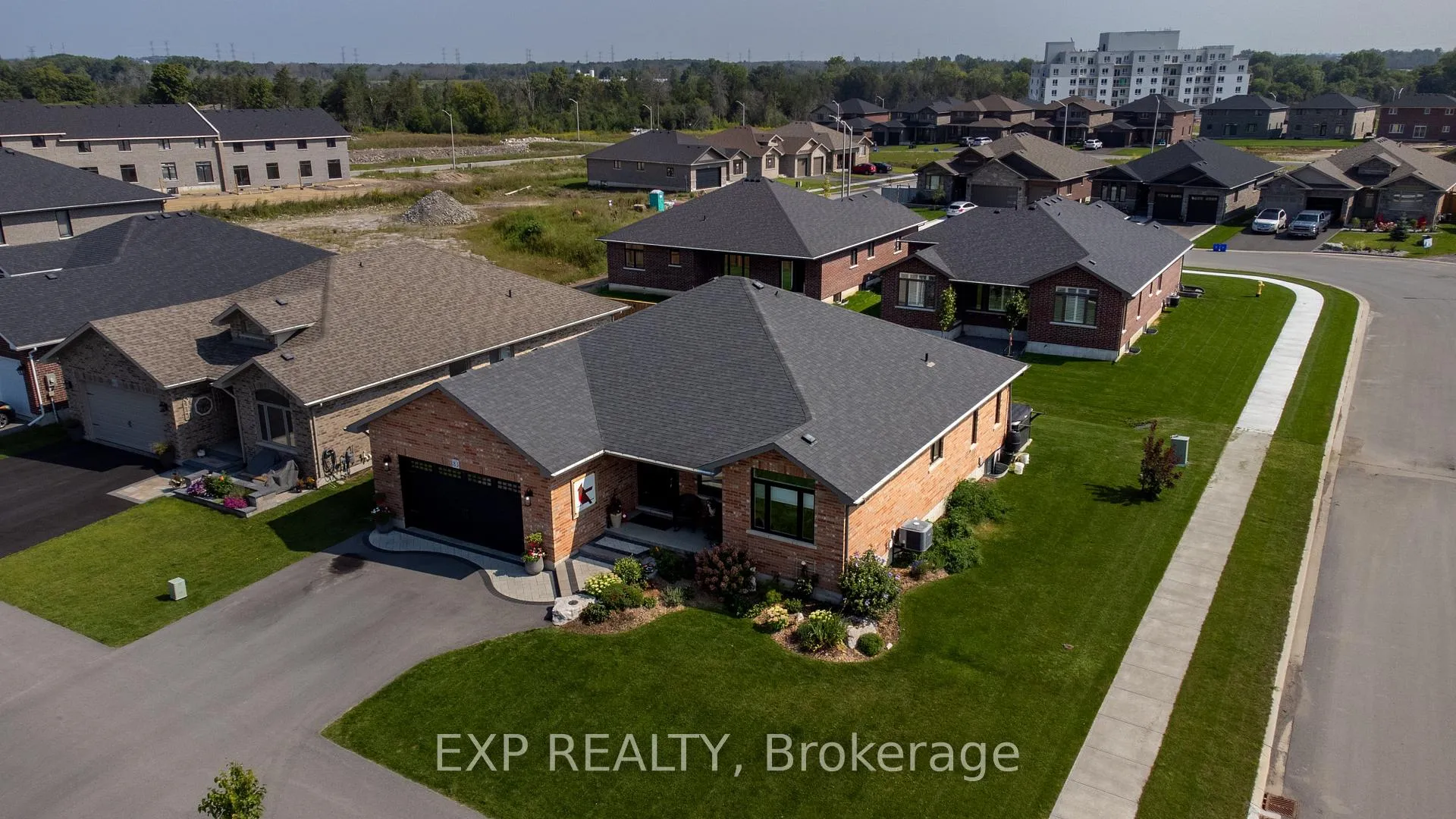 Photo 2 of 83 Essex Drive, Belleville, Thurlow Ward — HOMEH