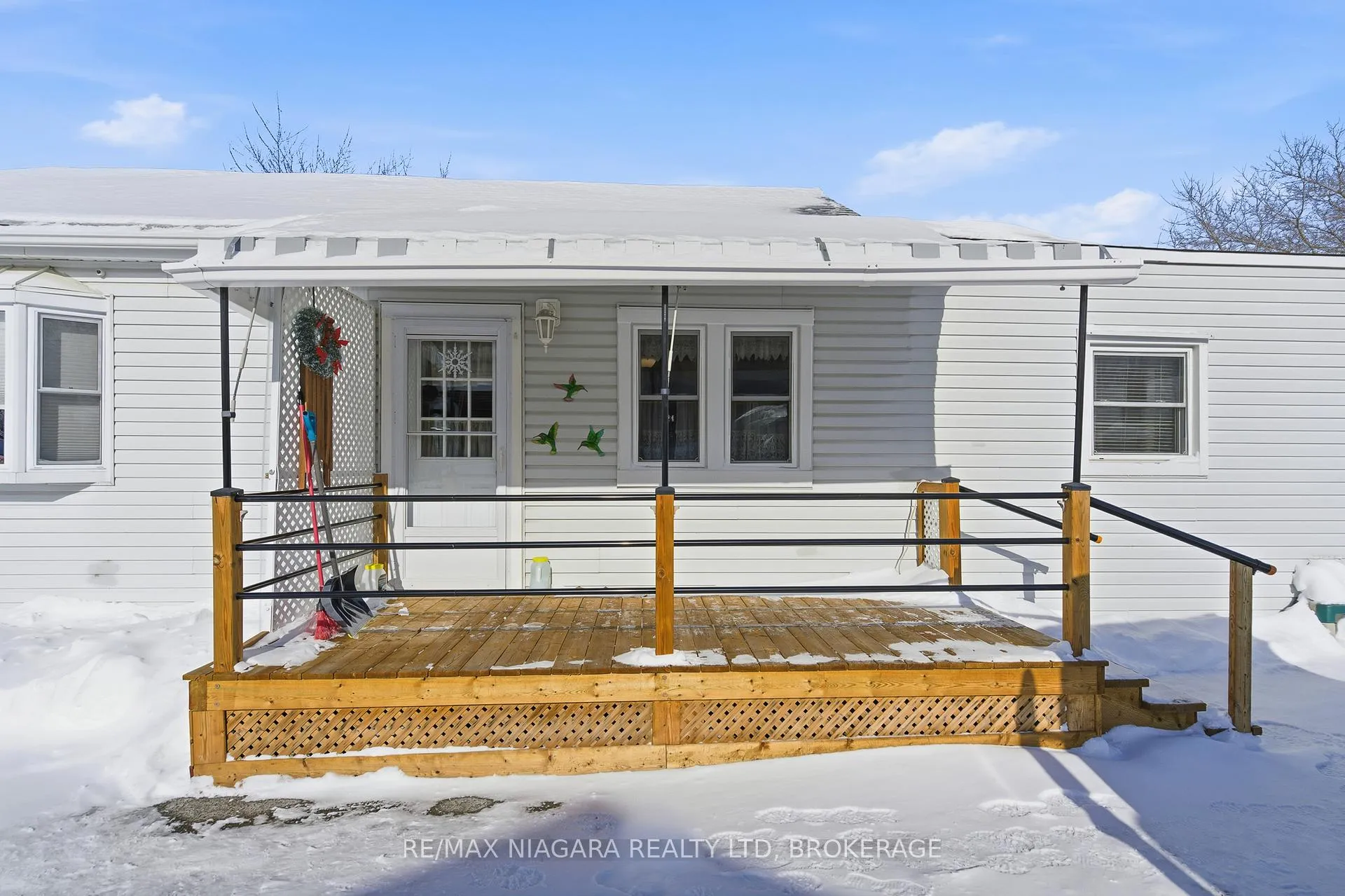 Photo 3 of 4584 Baldwin Avenue, Niagara Falls, Ascot — HOMEH