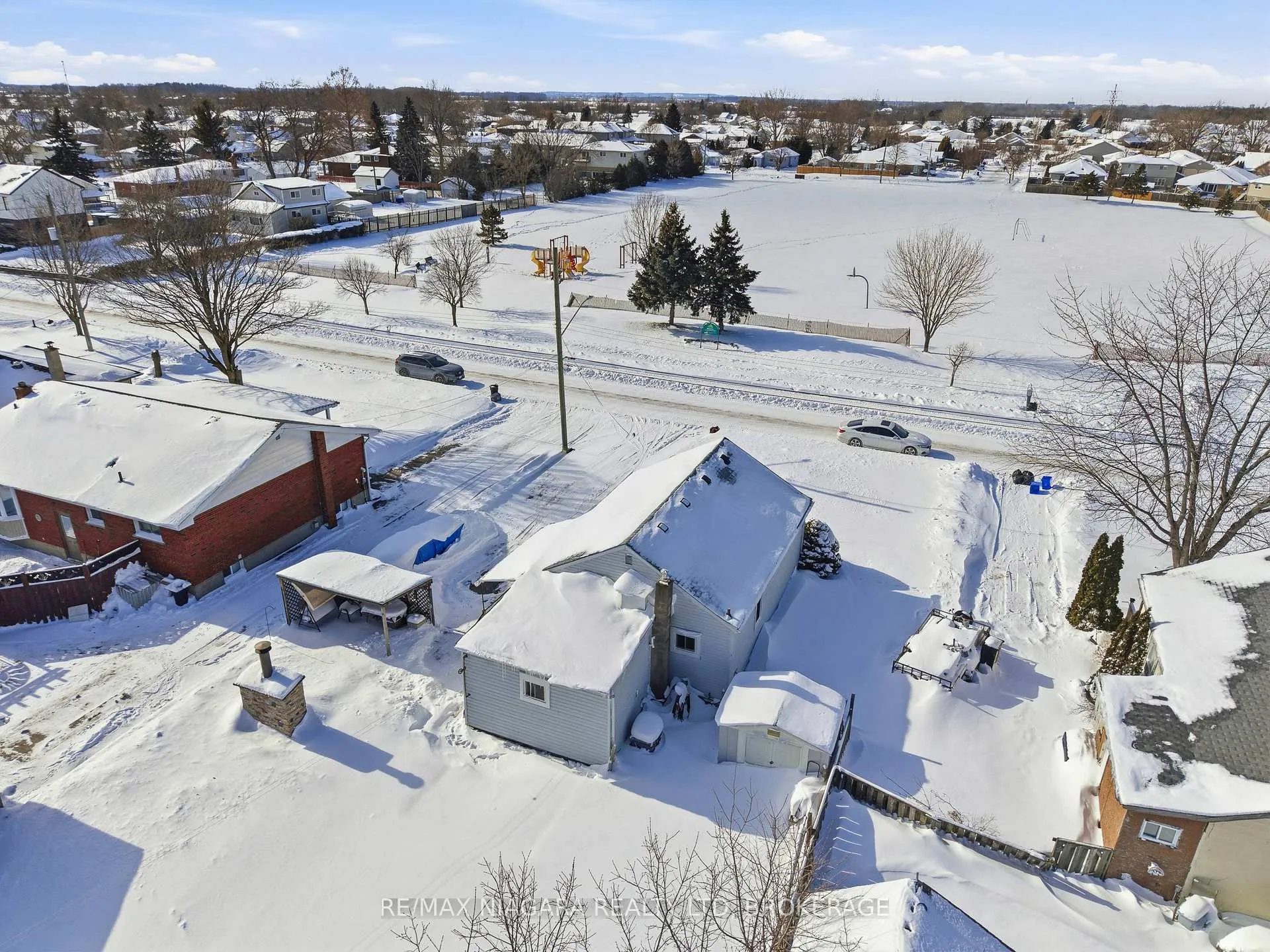 Photo 12 of 4584 Baldwin Avenue, Niagara Falls, Ascot — HOMEH