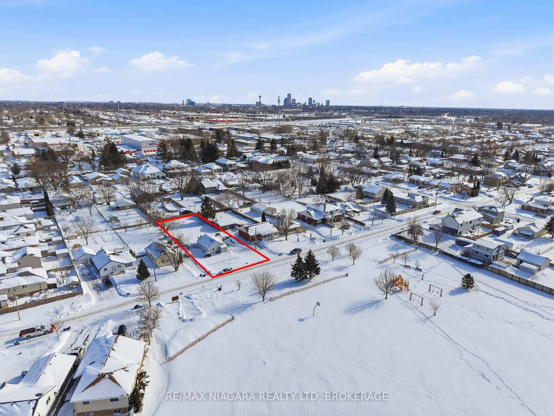 Photo 31 of 4584 Baldwin Avenue, Niagara Falls, Ascot — HOMEH