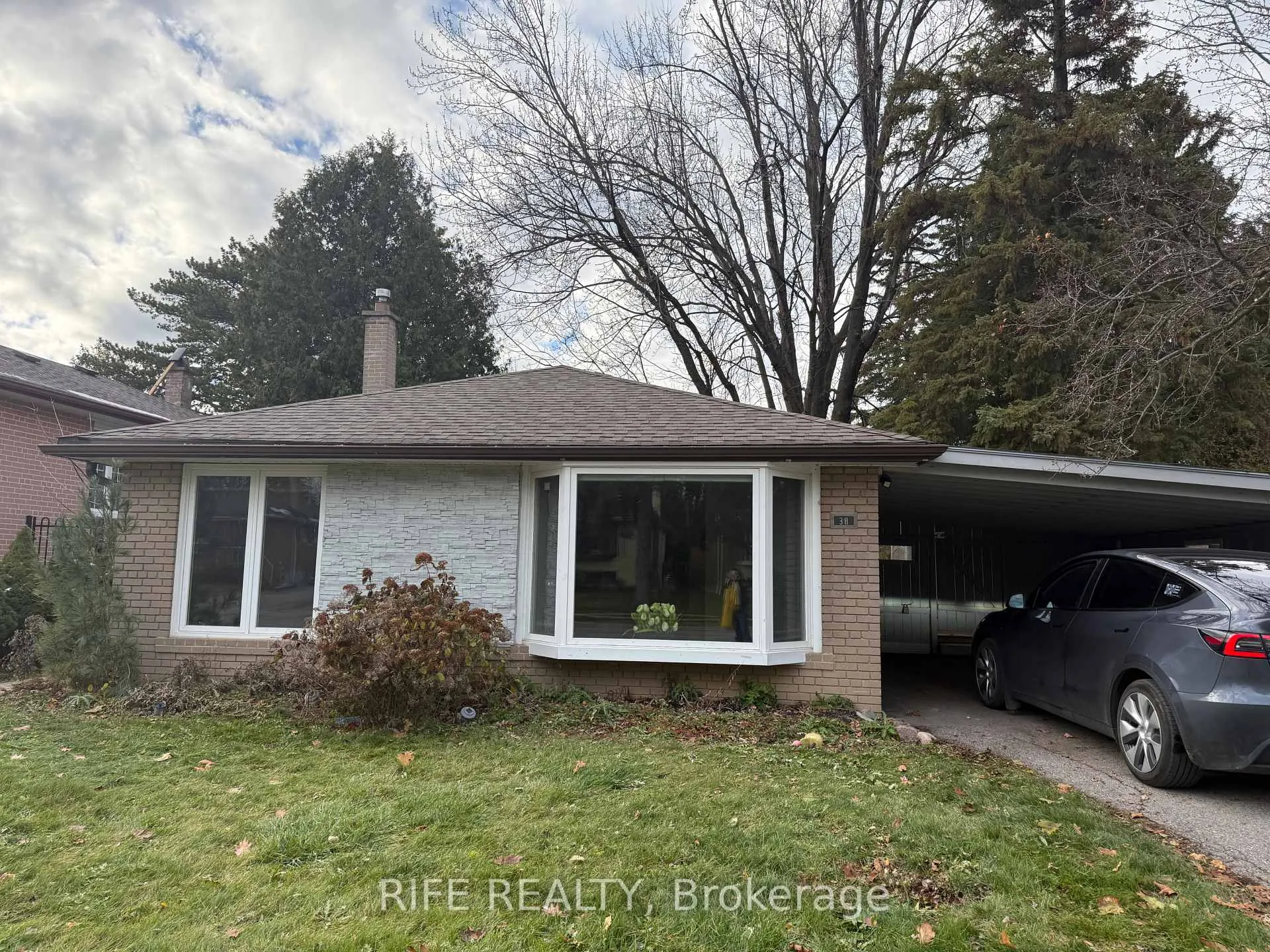 Photo 1 of 38 Aurora Heights Drive, Aurora, Aurora Heights — HOMEH