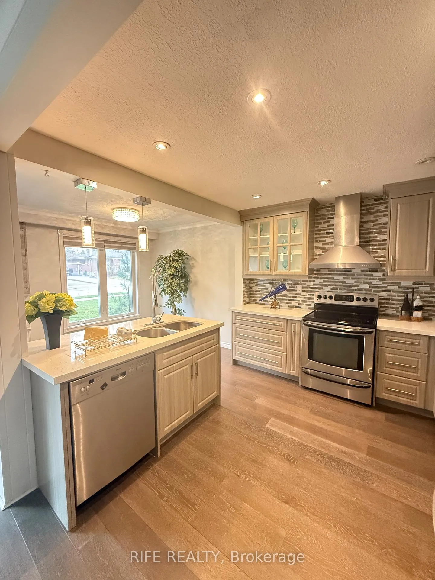 Photo 4 of 38 Aurora Heights Drive, Aurora, Aurora Heights — HOMEH