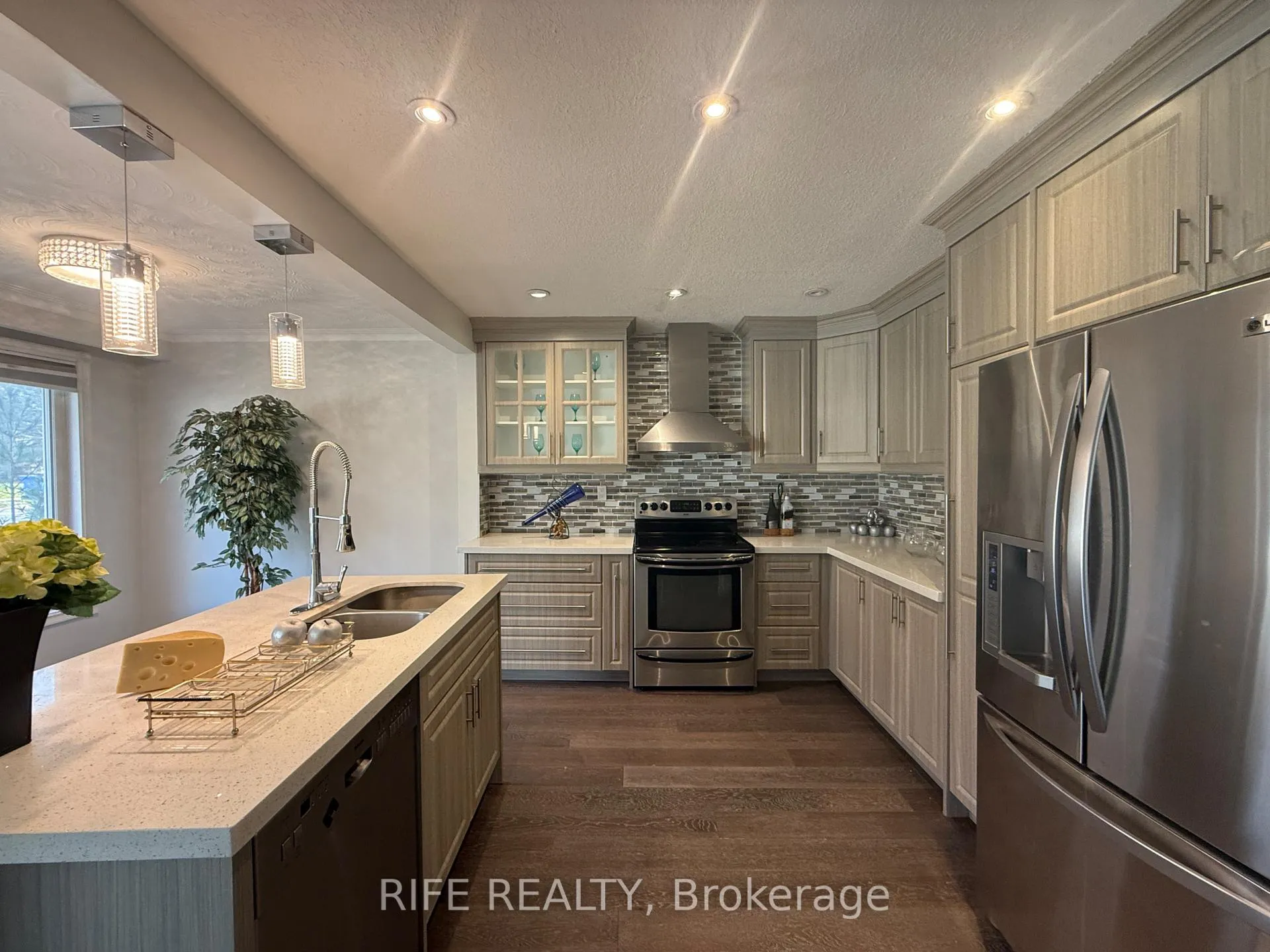 Photo 5 of 38 Aurora Heights Drive, Aurora, Aurora Heights — HOMEH