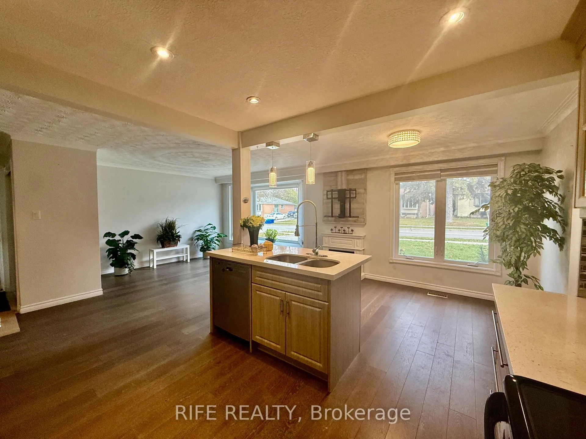 Photo 6 of 38 Aurora Heights Drive, Aurora, Aurora Heights — HOMEH