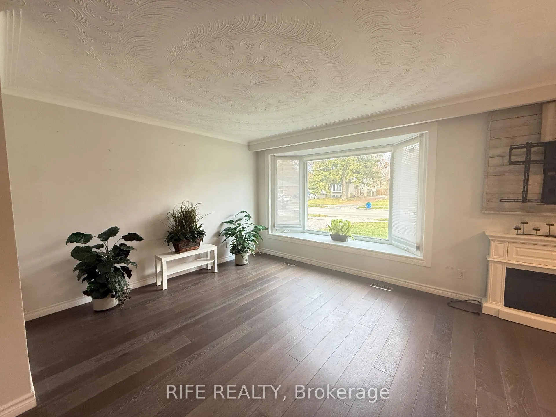 Photo 7 of 38 Aurora Heights Drive, Aurora, Aurora Heights — HOMEH