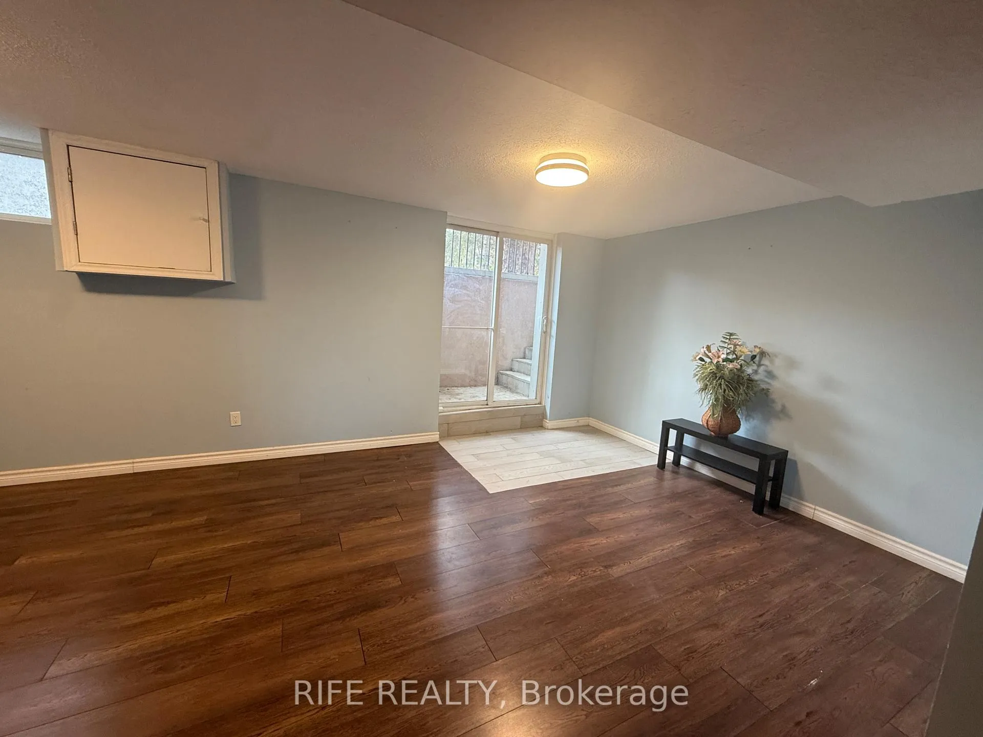 Photo 10 of 38 Aurora Heights Drive, Aurora, Aurora Heights — HOMEH