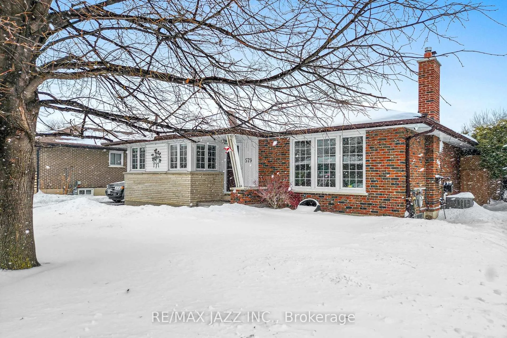 Photo 3 of 579 Bond Street E, Oshawa, Eastdale — HOMEH