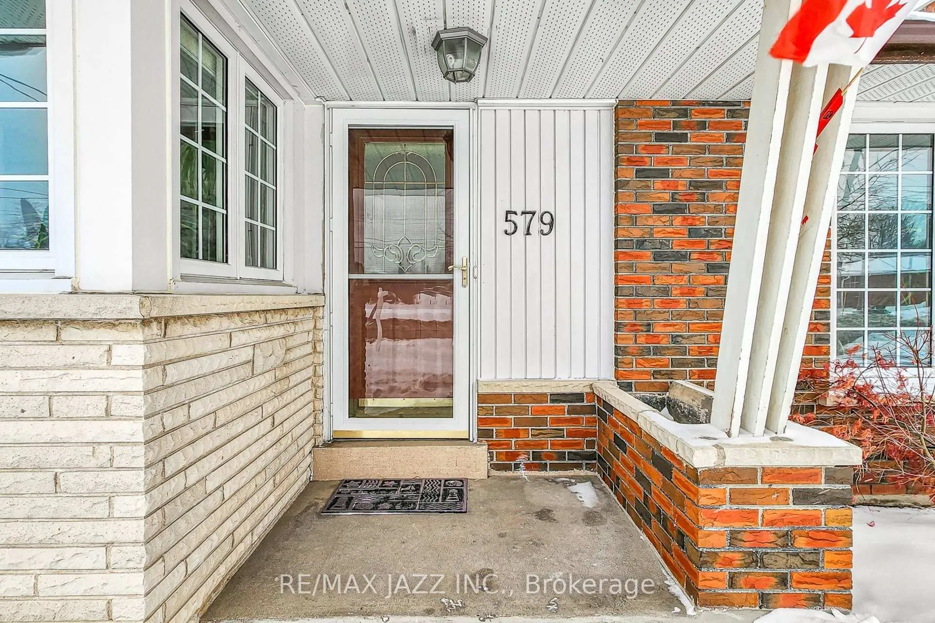 Photo 4 of 579 Bond Street E, Oshawa, Eastdale — HOMEH