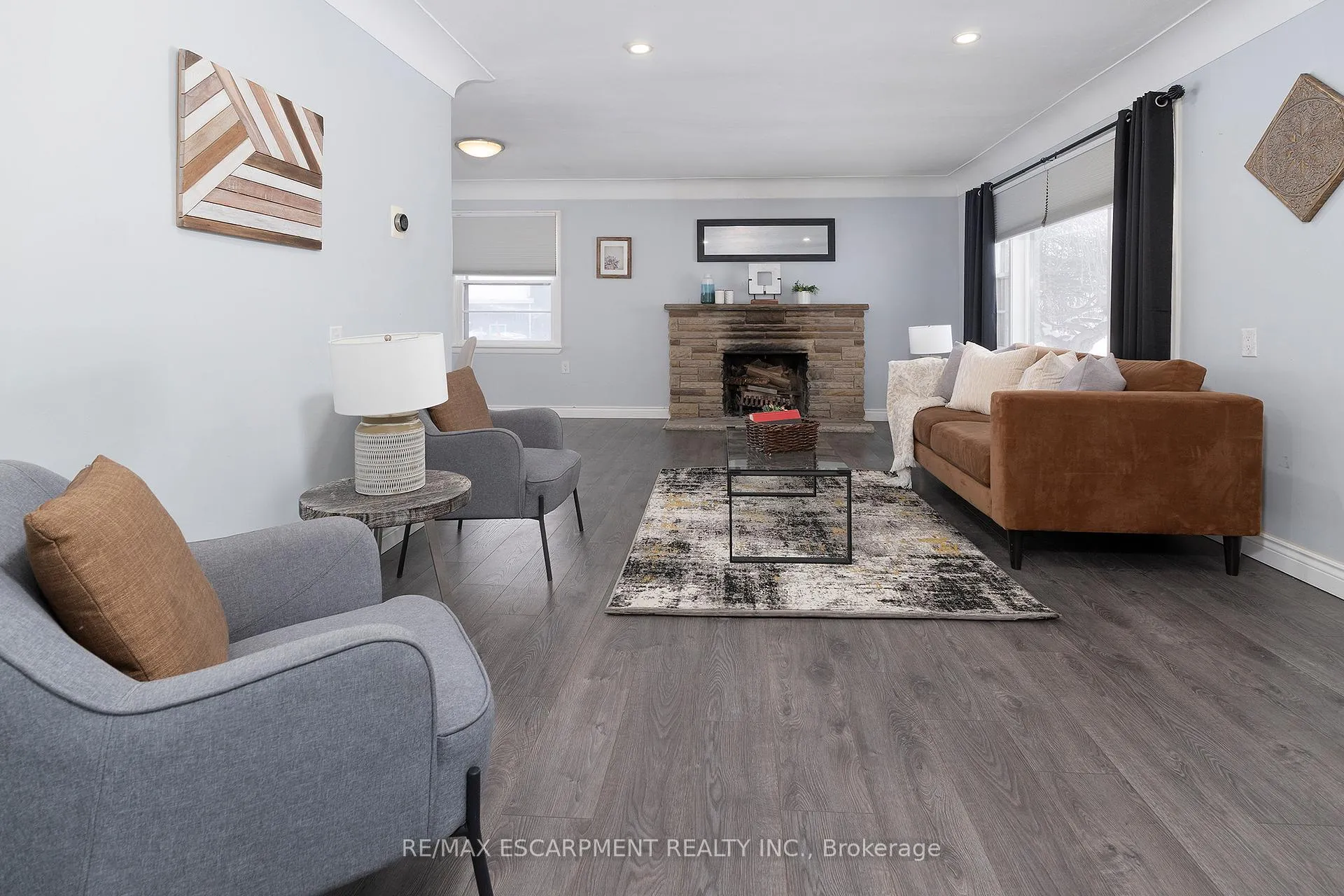 Photo 3 of 2448 Wilson Street W, Hamilton, Rural Ancaster — HOMEH