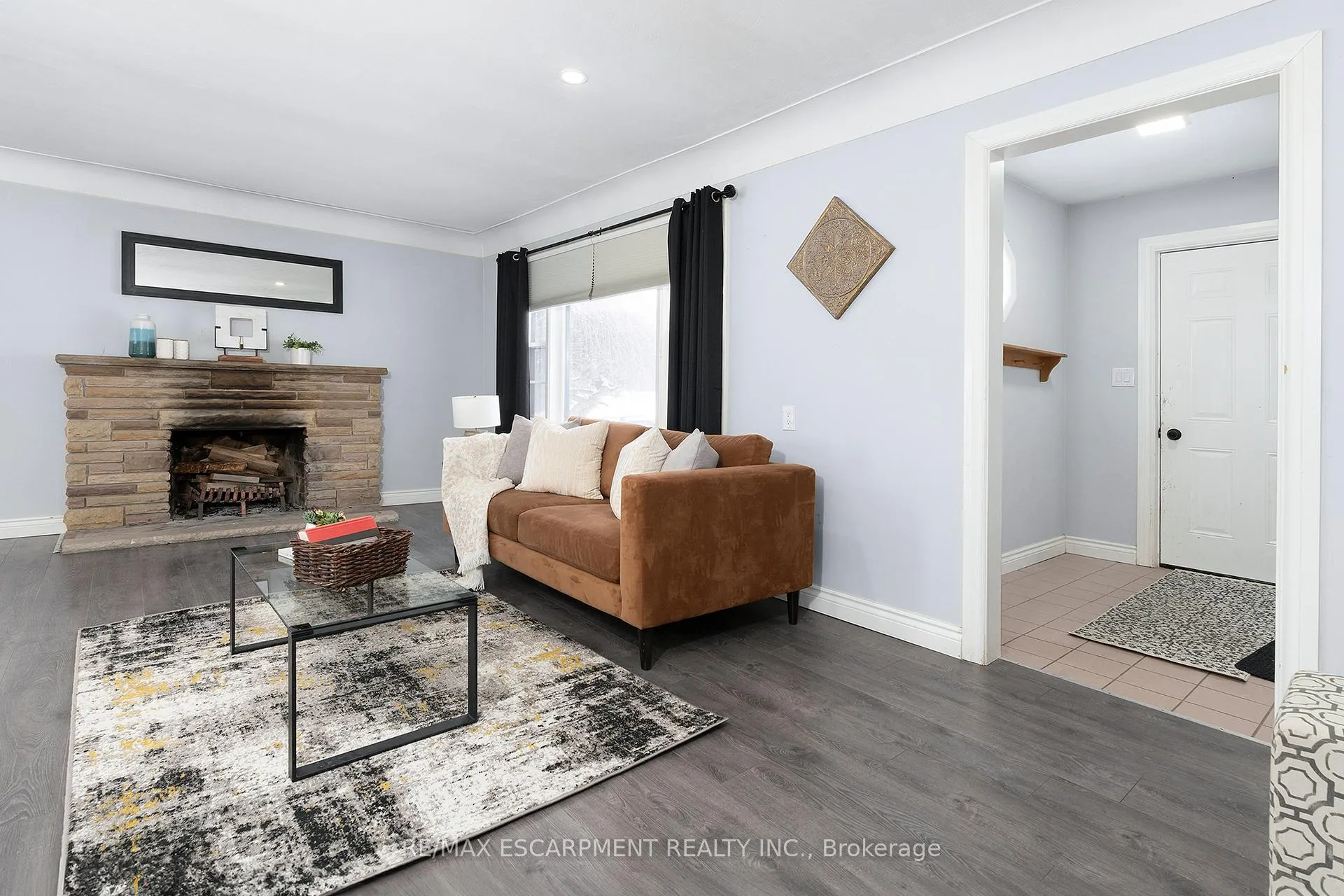 Photo 4 of 2448 Wilson Street W, Hamilton, Rural Ancaster — HOMEH
