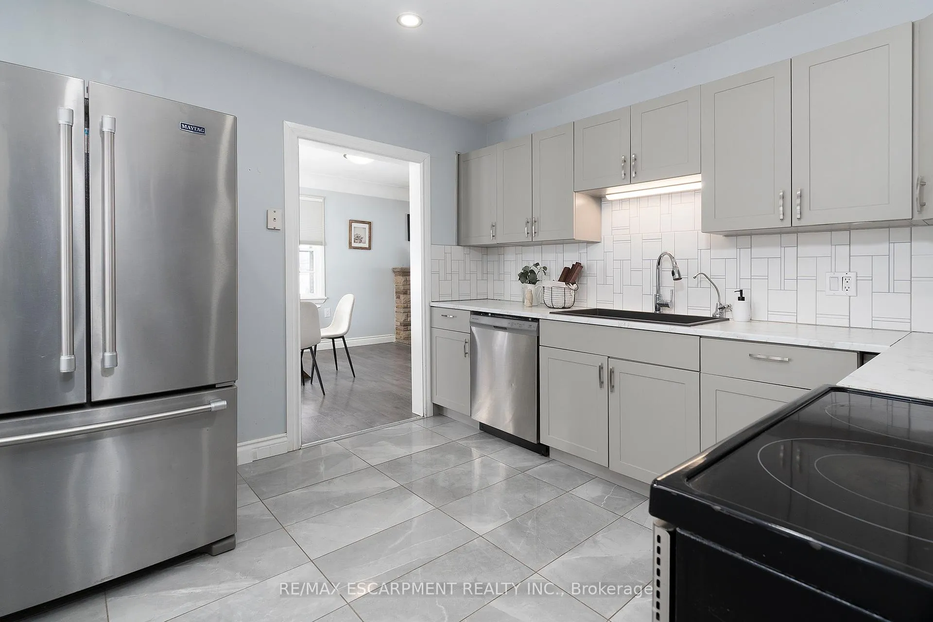Photo 8 of 2448 Wilson Street W, Hamilton, Rural Ancaster — HOMEH