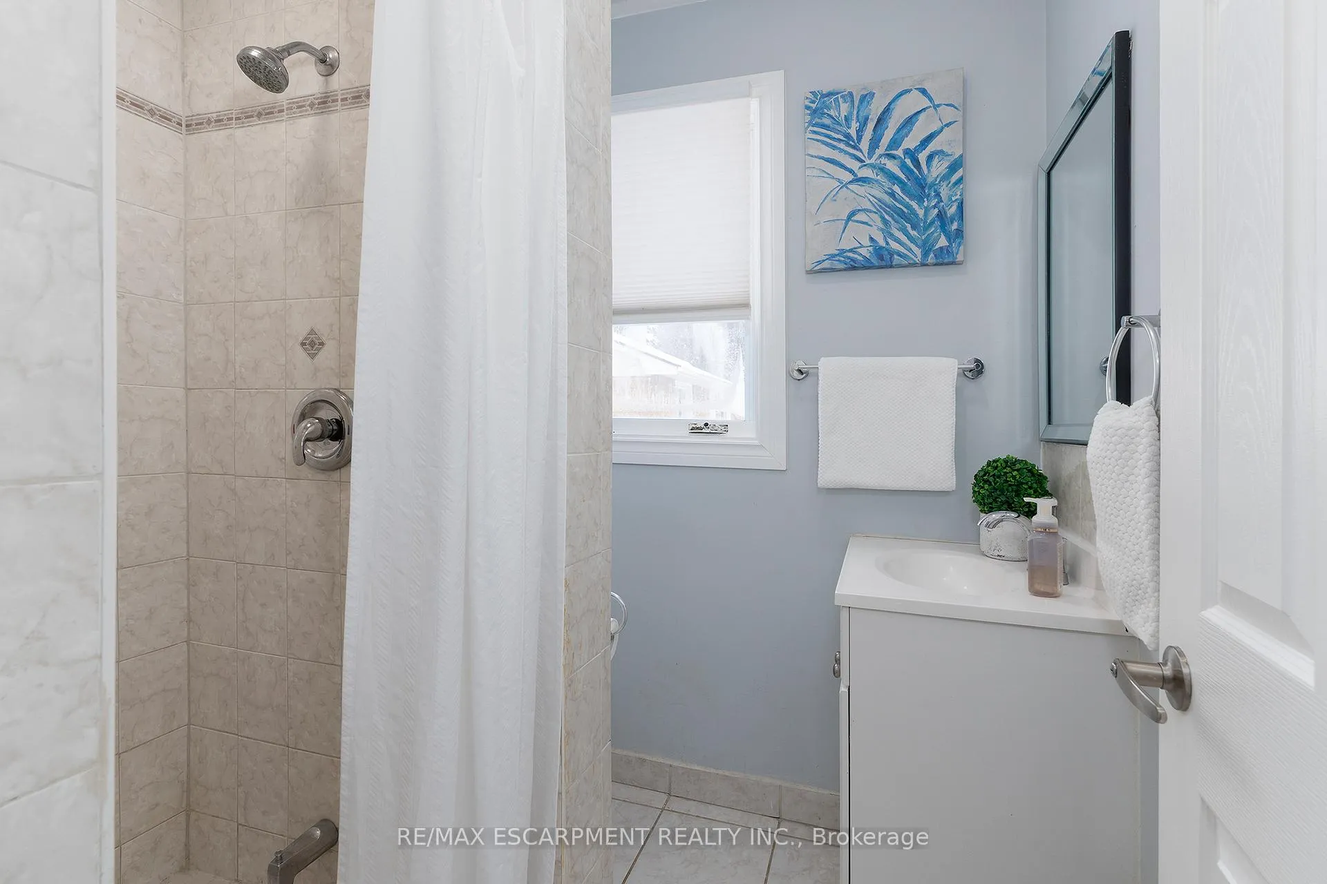 Photo 10 of 2448 Wilson Street W, Hamilton, Rural Ancaster — HOMEH