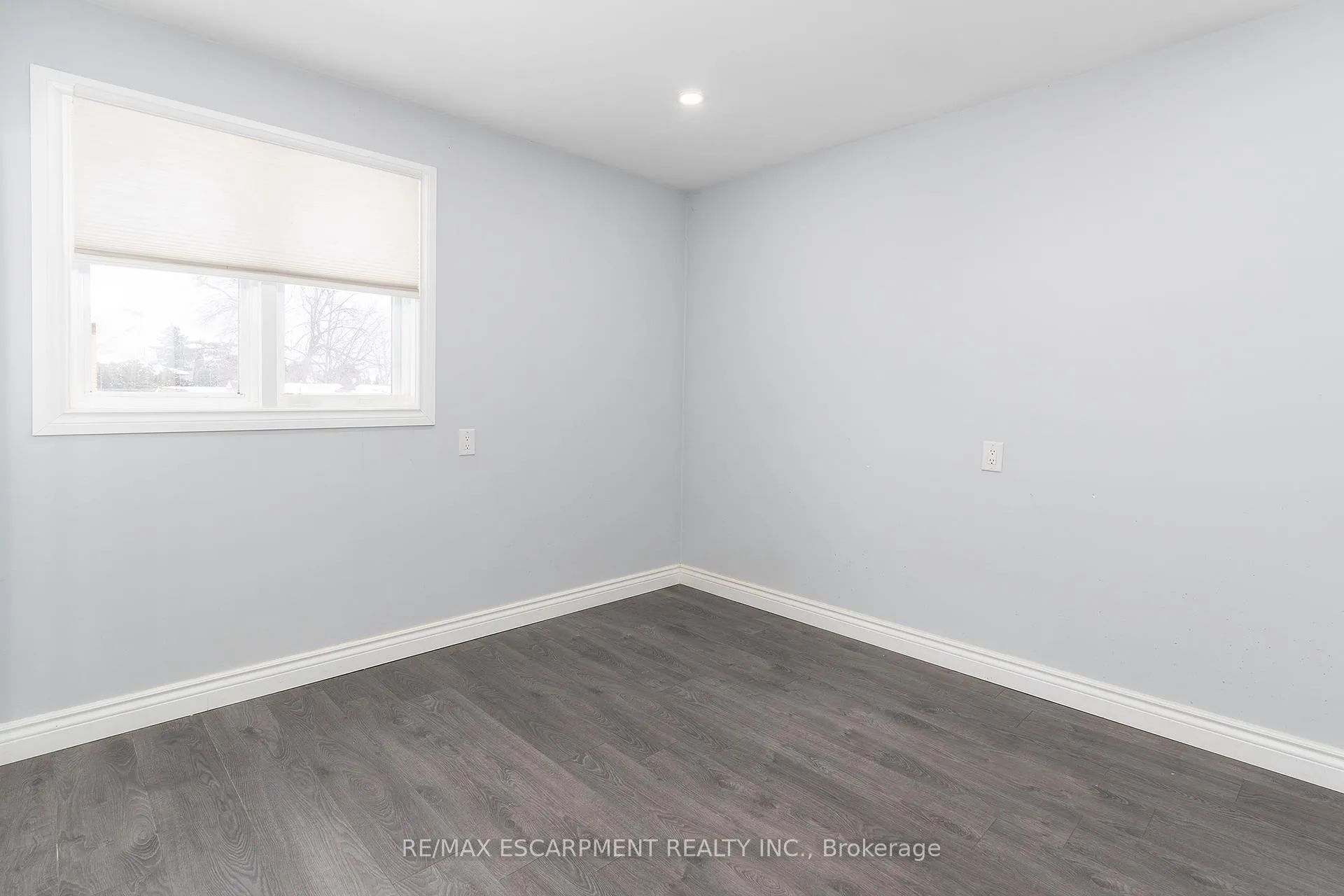 Photo 13 of 2448 Wilson Street W, Hamilton, Rural Ancaster — HOMEH
