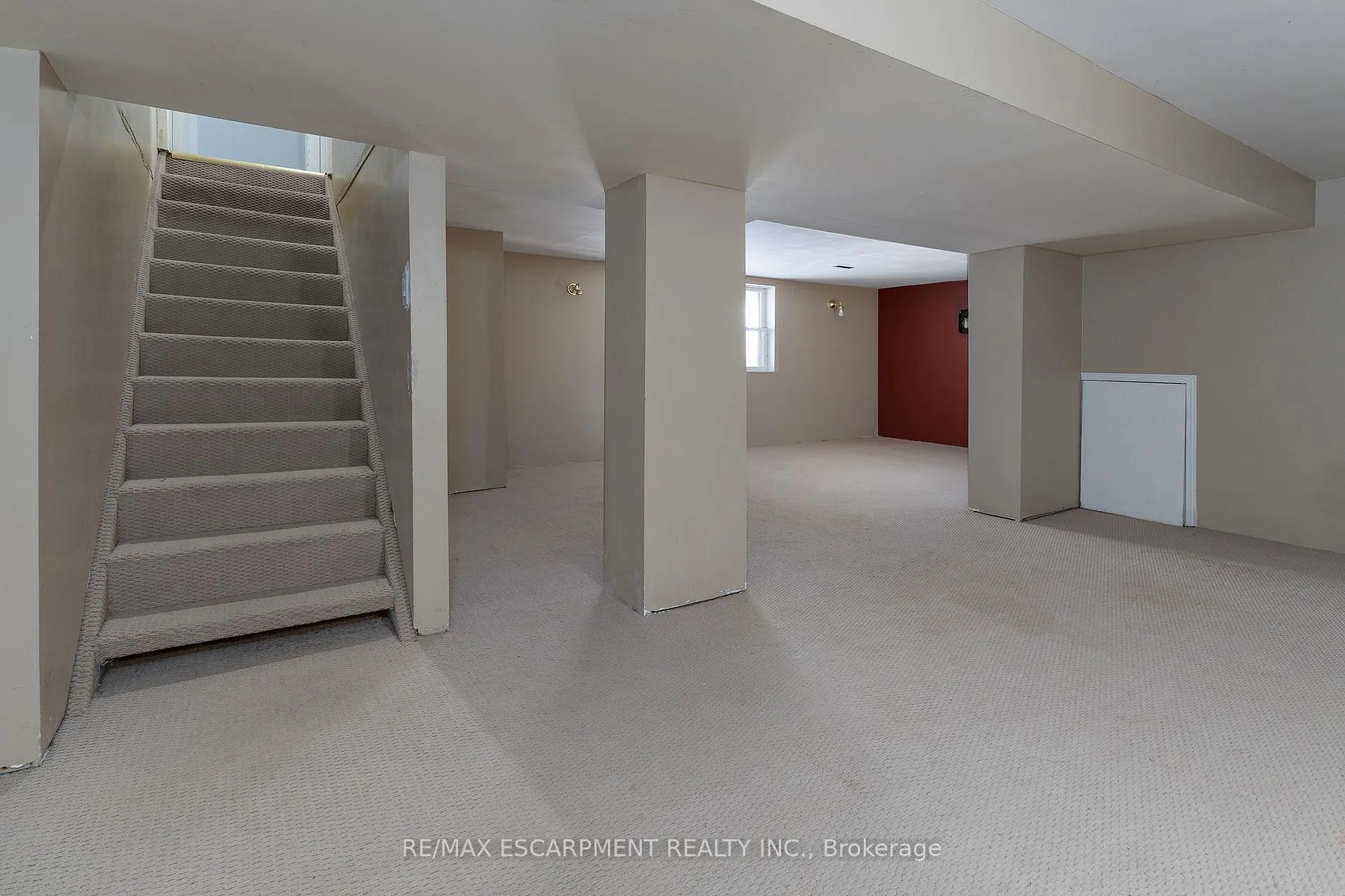 Photo 14 of 2448 Wilson Street W, Hamilton, Rural Ancaster — HOMEH