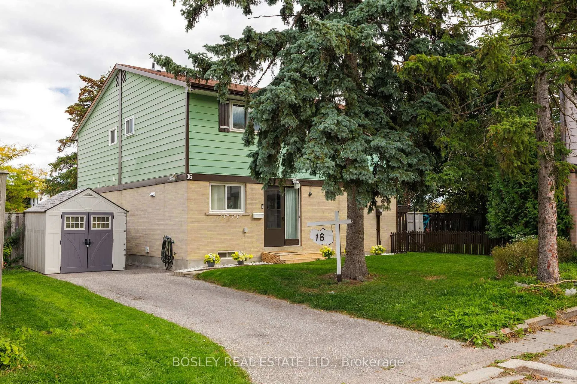 Front of 16 Grand River Court