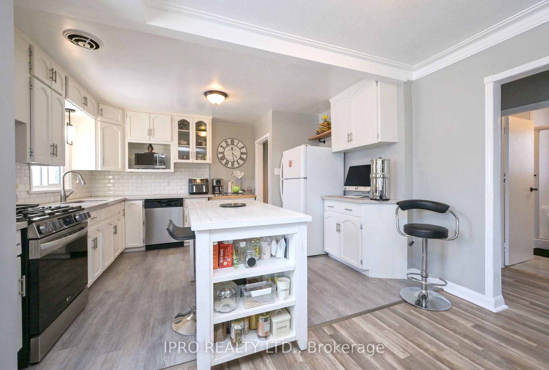 Photo 8 of 204 Brock Street, Clearview, Stayner — HOMEH