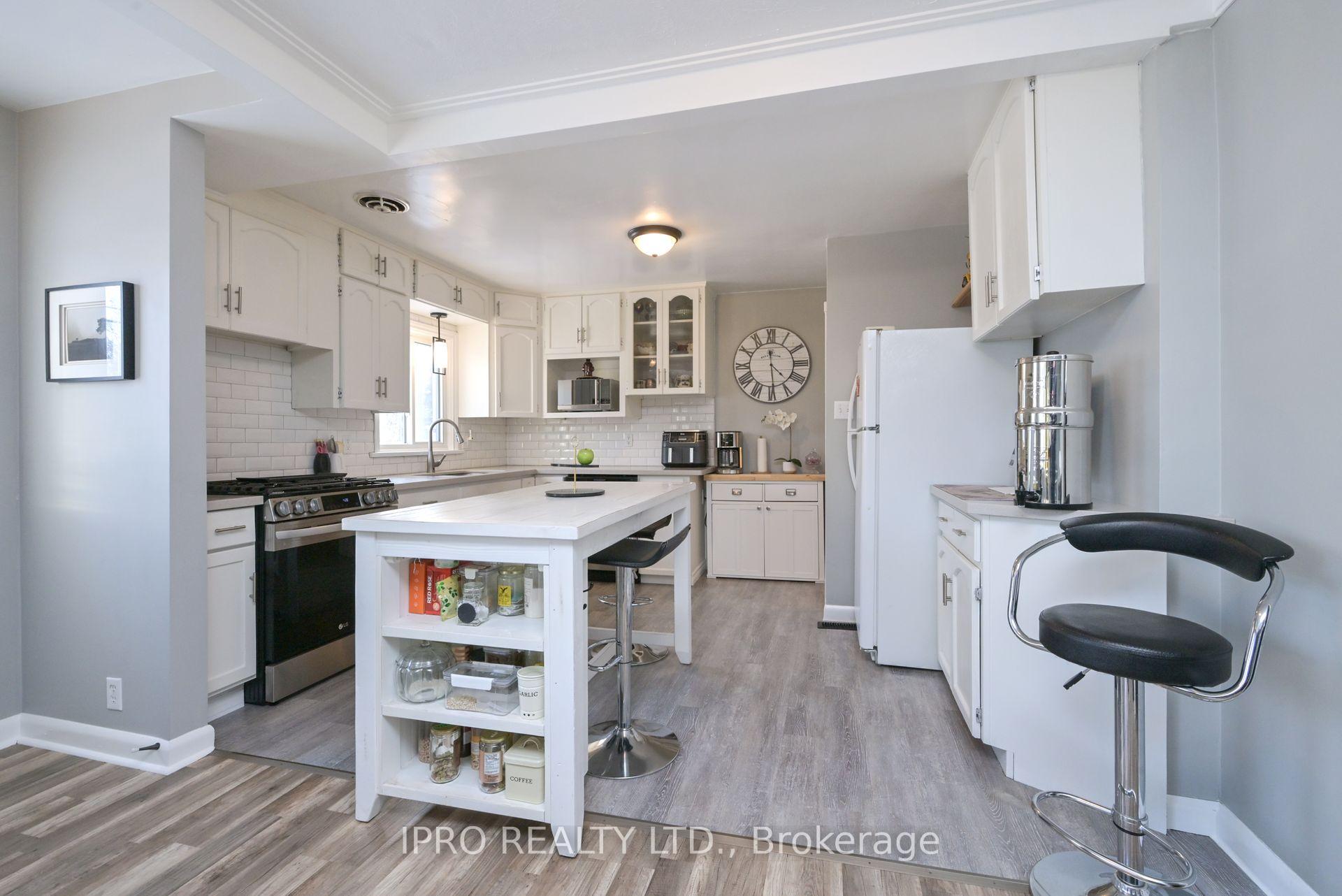 Photo 9 of 204 Brock Street, Clearview, Stayner — HOMEH