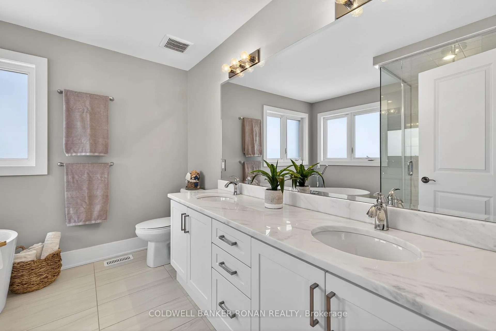 Photo 22 of 84 Holt Drive, New Tecumseth, Alliston — HOMEH
