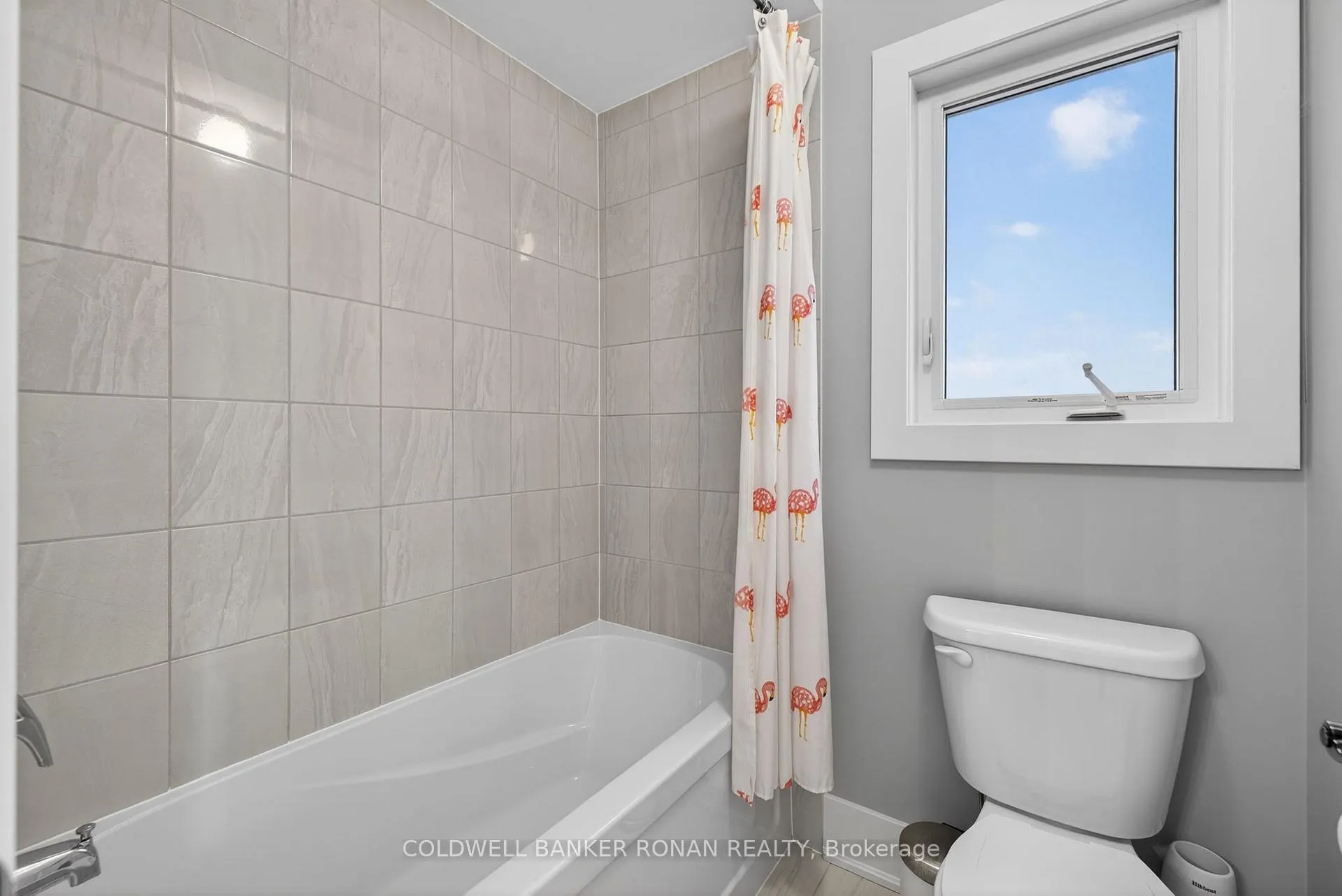 Photo 28 of 84 Holt Drive, New Tecumseth, Alliston — HOMEH