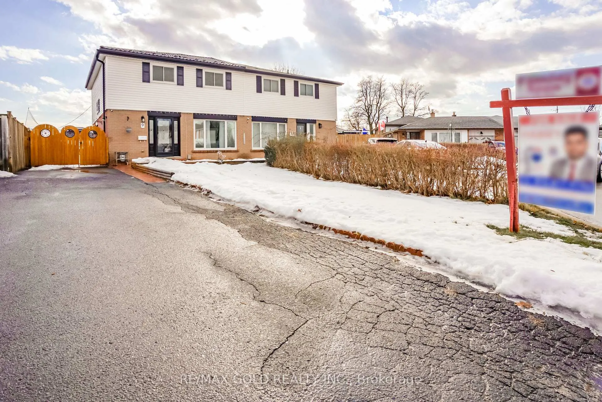 Photo 1 of 9 Dalton Place, Brampton, Southgate — HOMEH
