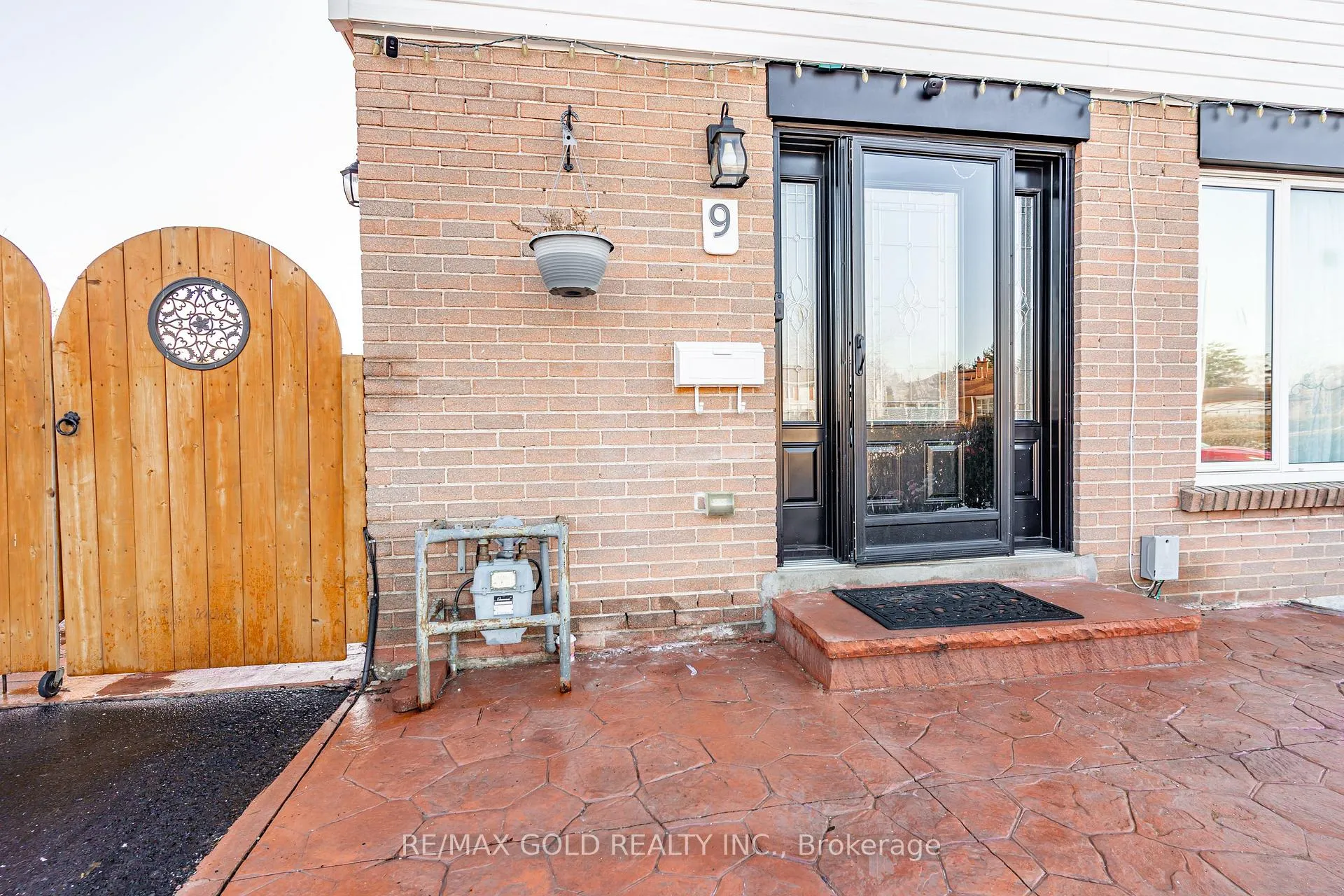 Photo 3 of 9 Dalton Place, Brampton, Southgate — HOMEH