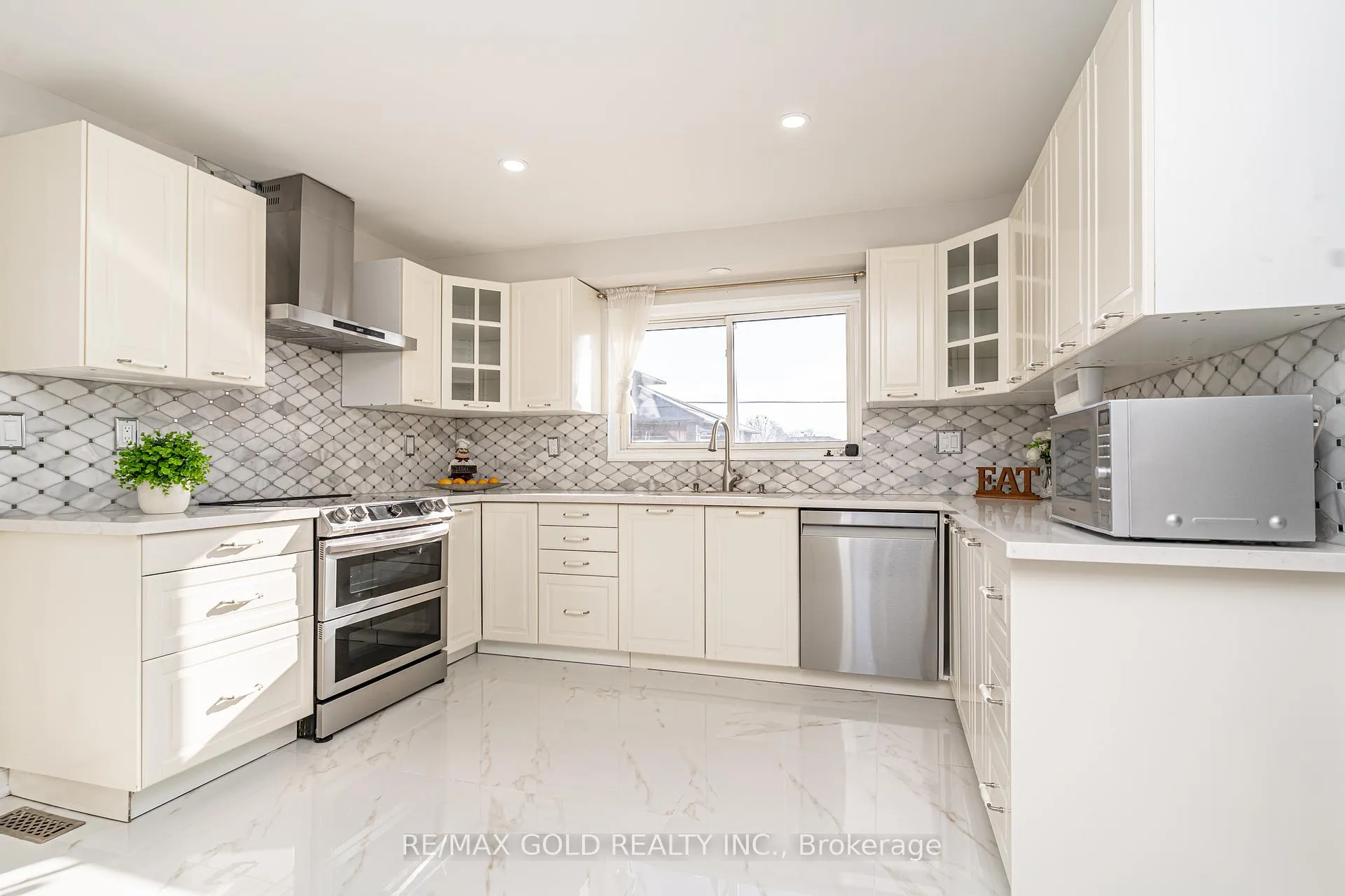 Photo 11 of 9 Dalton Place, Brampton, Southgate — HOMEH