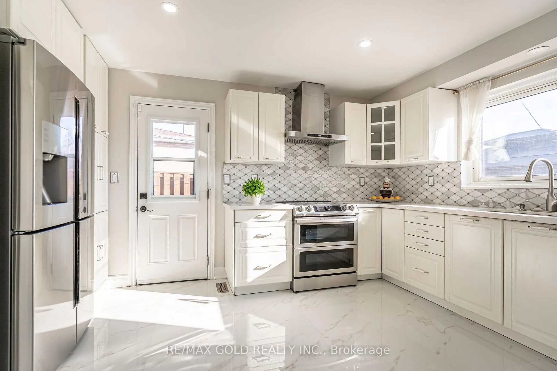 Photo 12 of 9 Dalton Place, Brampton, Southgate — HOMEH