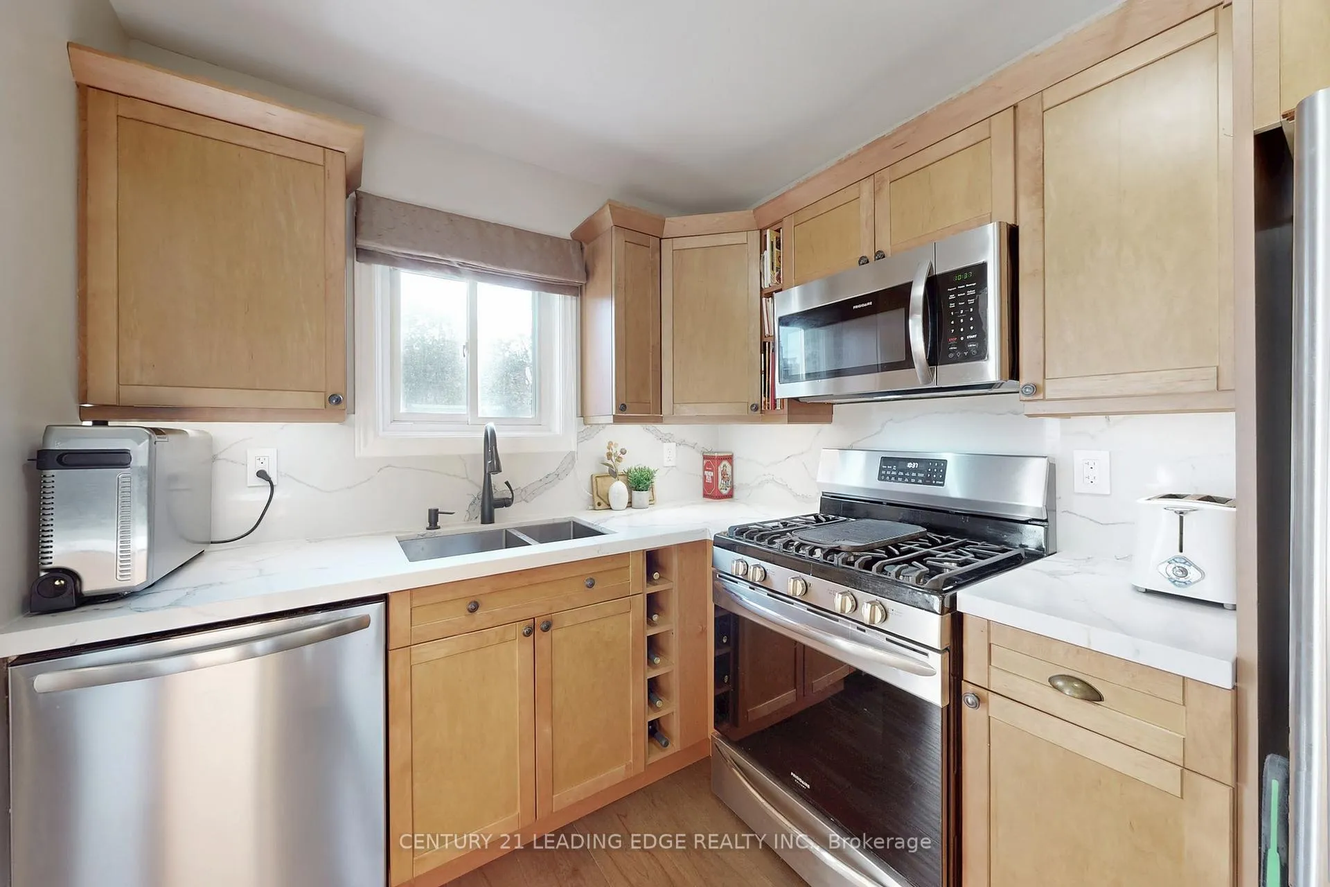 Photo 10 of 49 Madsen Crescent, Markham, Markville — HOMEH