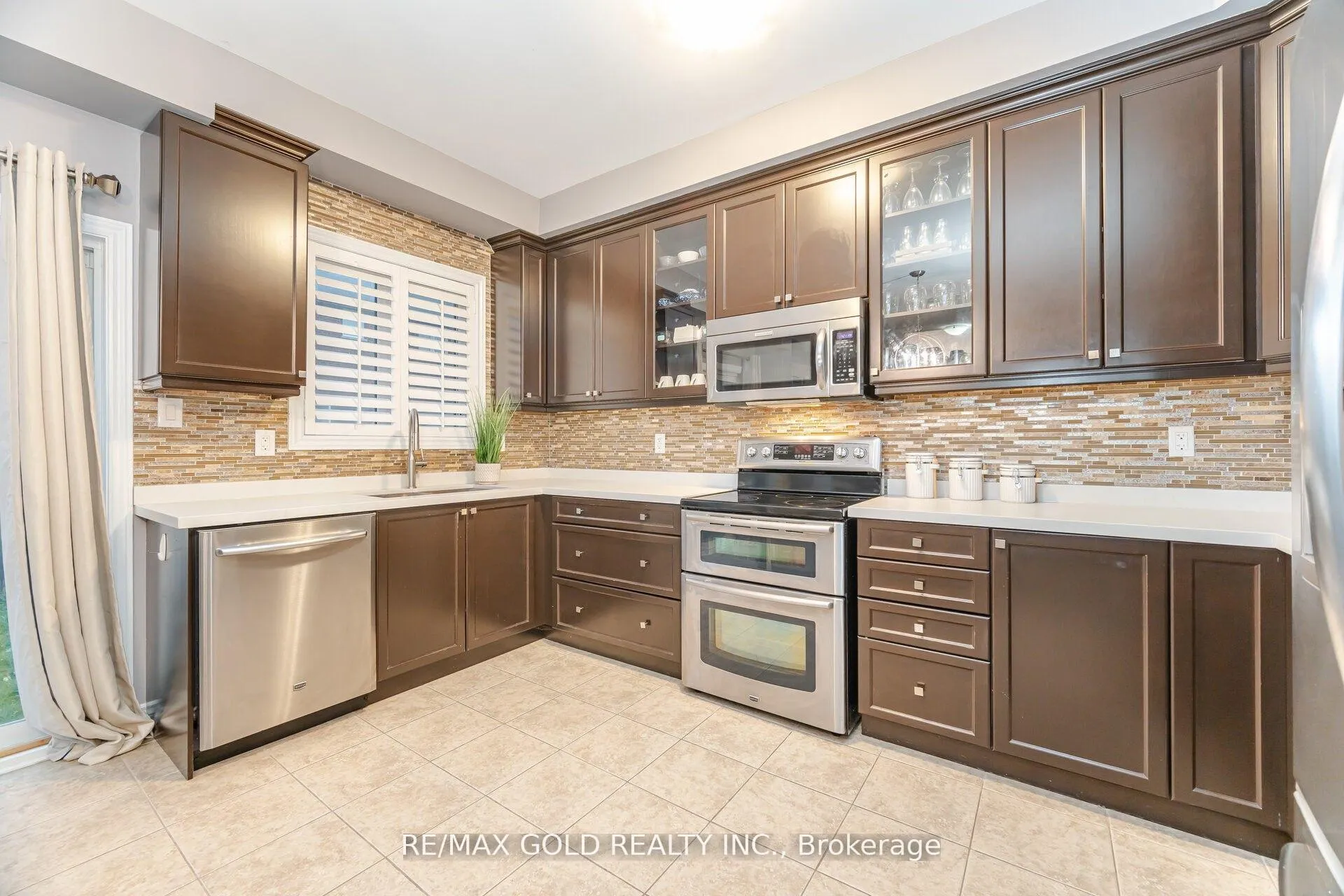 Photo 9 of 32 Daden Oaks Drive, Brampton, Bram East — HOMEH