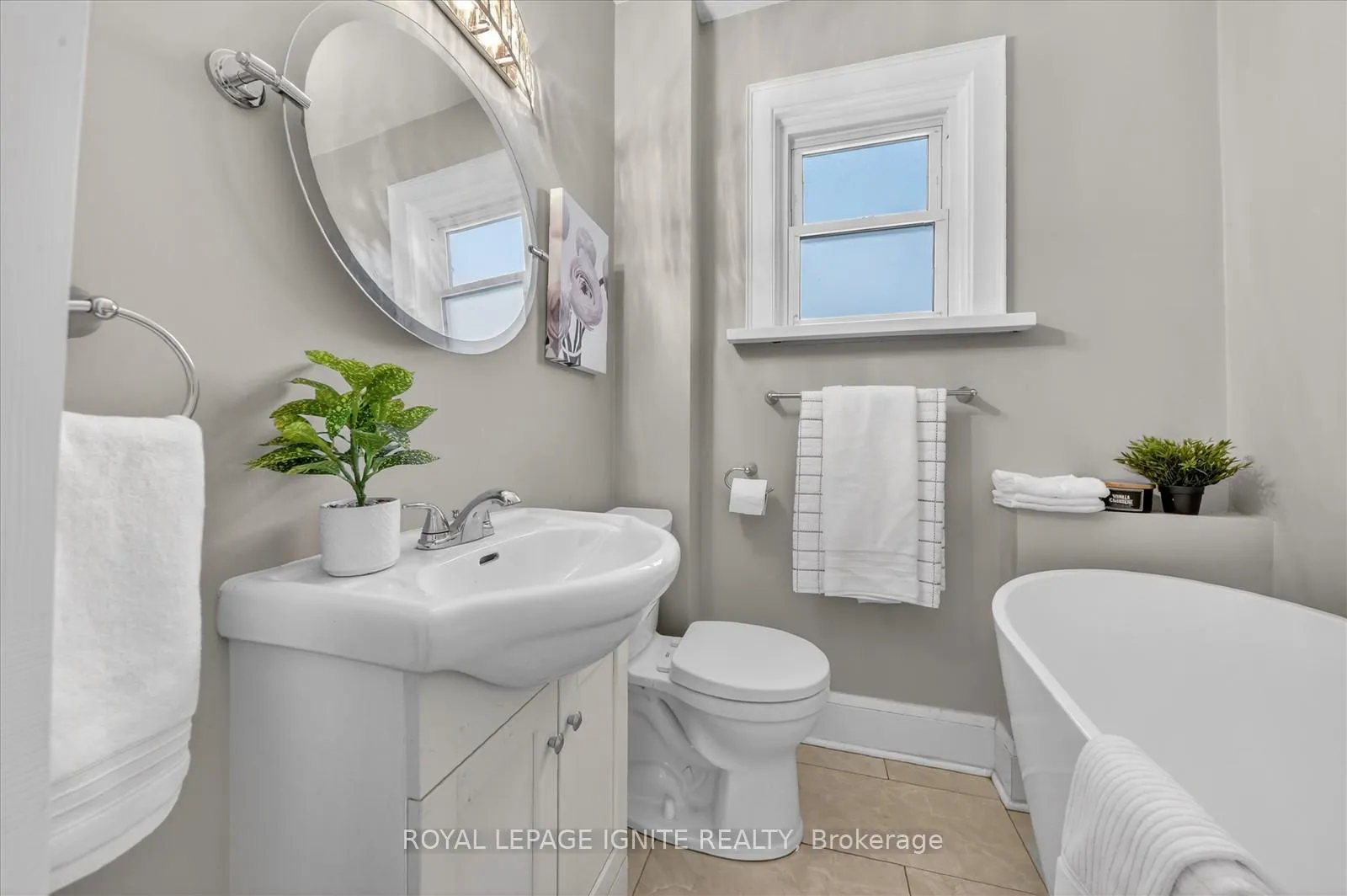 Photo 14 of 390 Jarvis Street, Oshawa, O'Neill — HOMEH