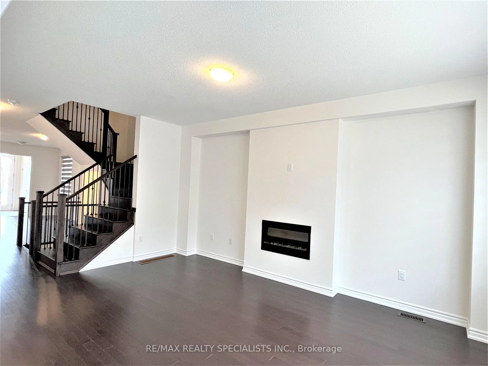 Photo 5 of Unit Upper, 50 Minnock Street, Caledon, Rural Caledon — HOMEH