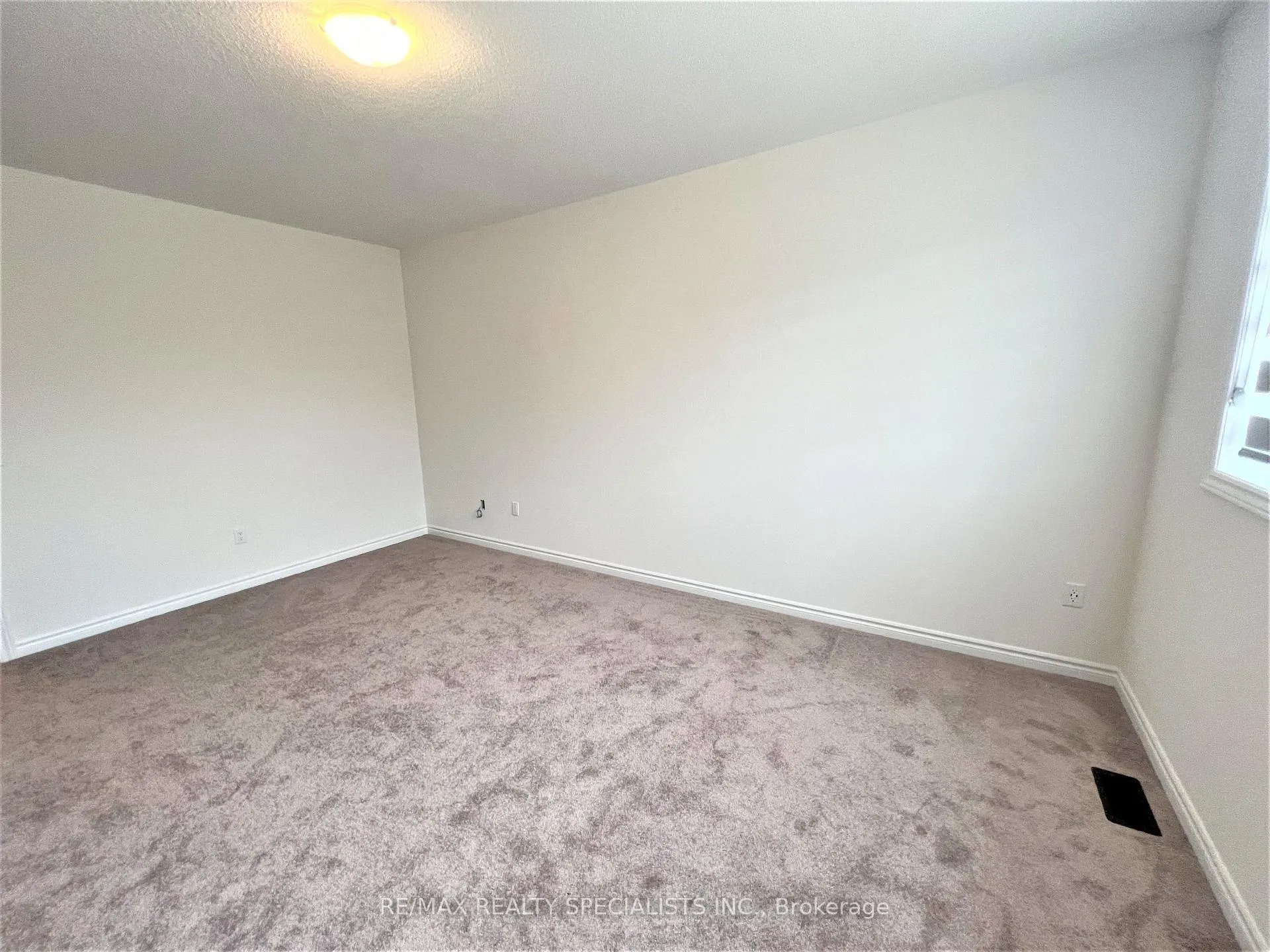 Photo 11 of Unit Upper, 50 Minnock Street, Caledon, Rural Caledon — HOMEH