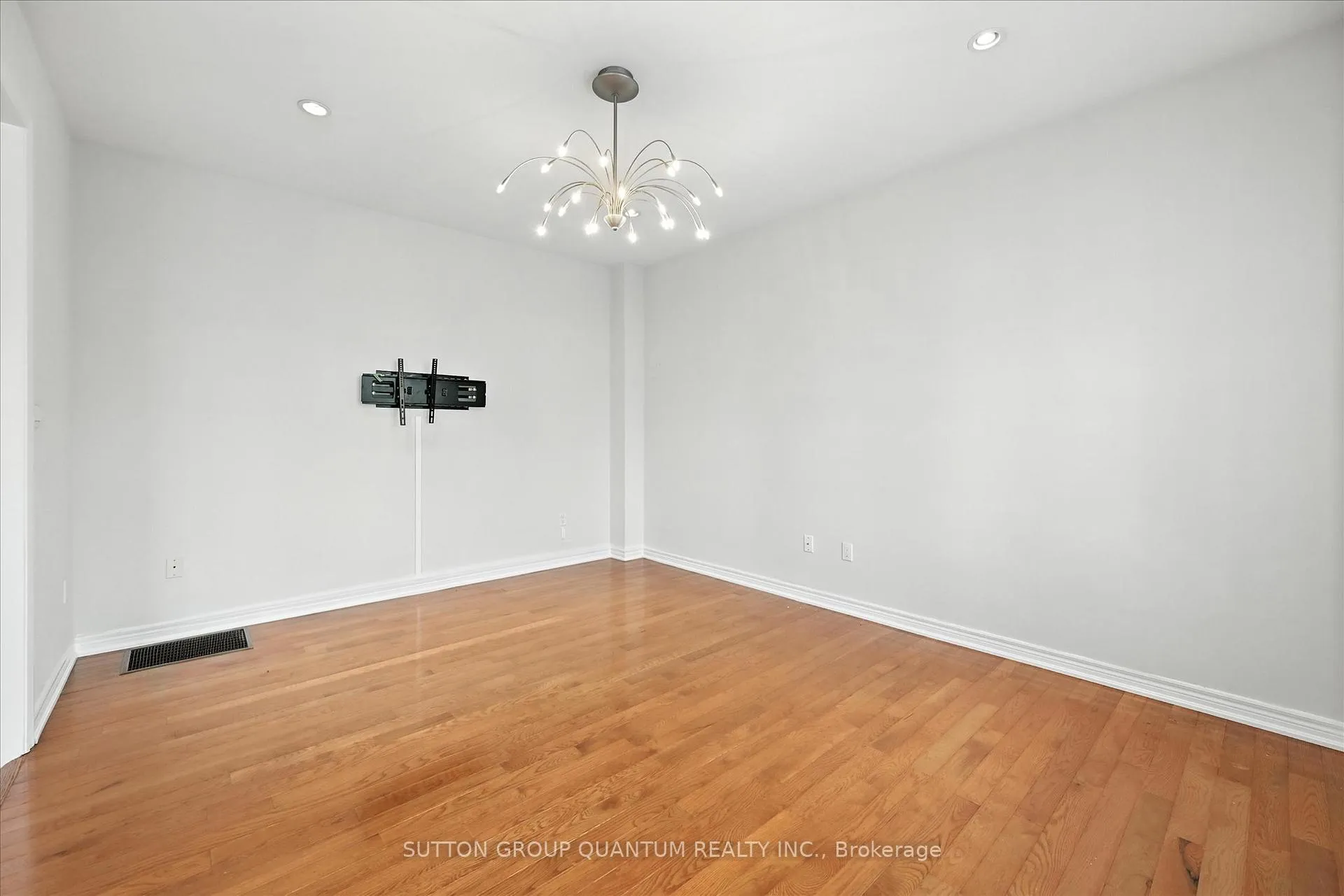 Photo 13 of 167 Alessio Drive, Hamilton, Sheldon — HOMEH