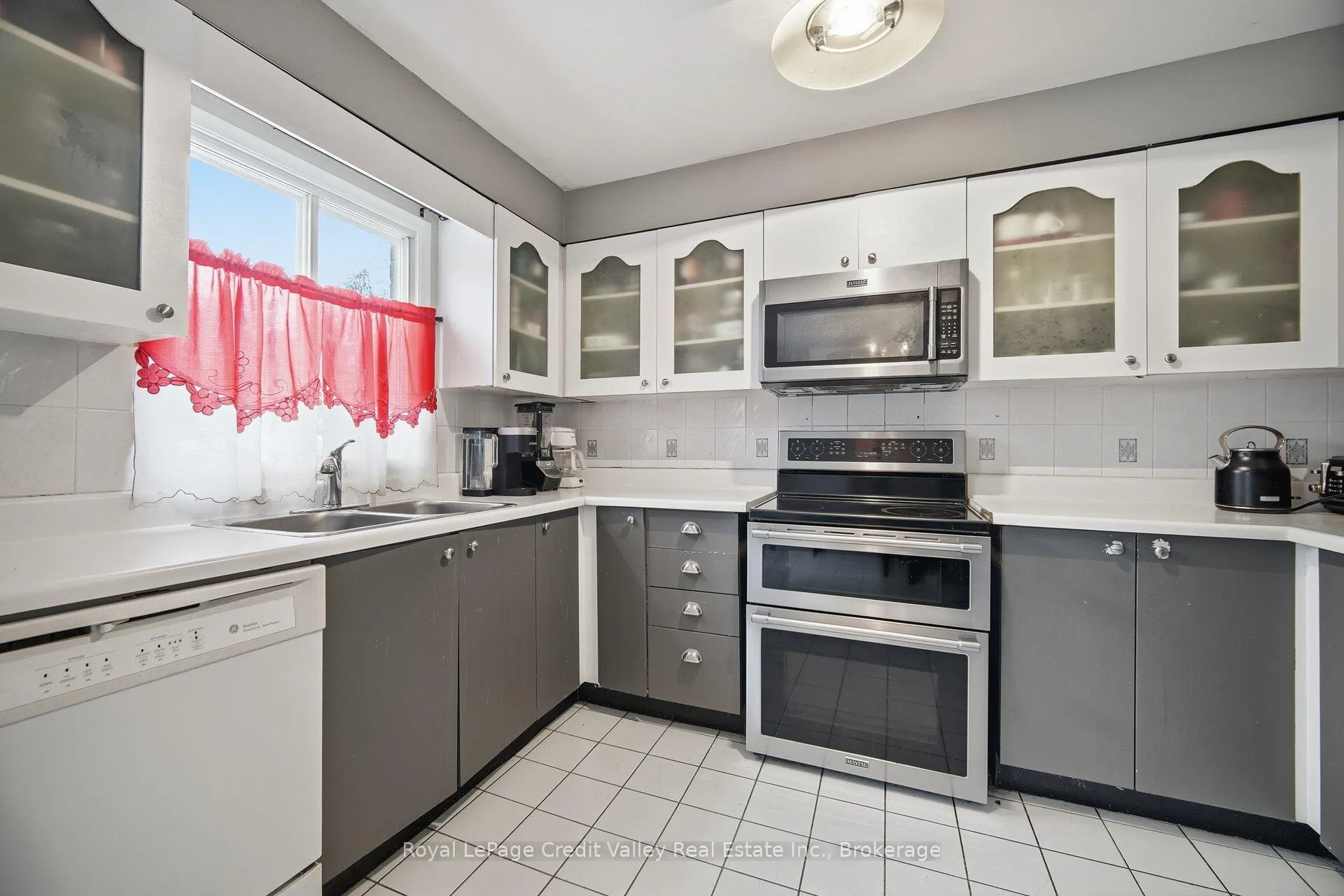 Photo 16 of 18 Silverstream Road, Brampton, Heart Lake West — HOMEH