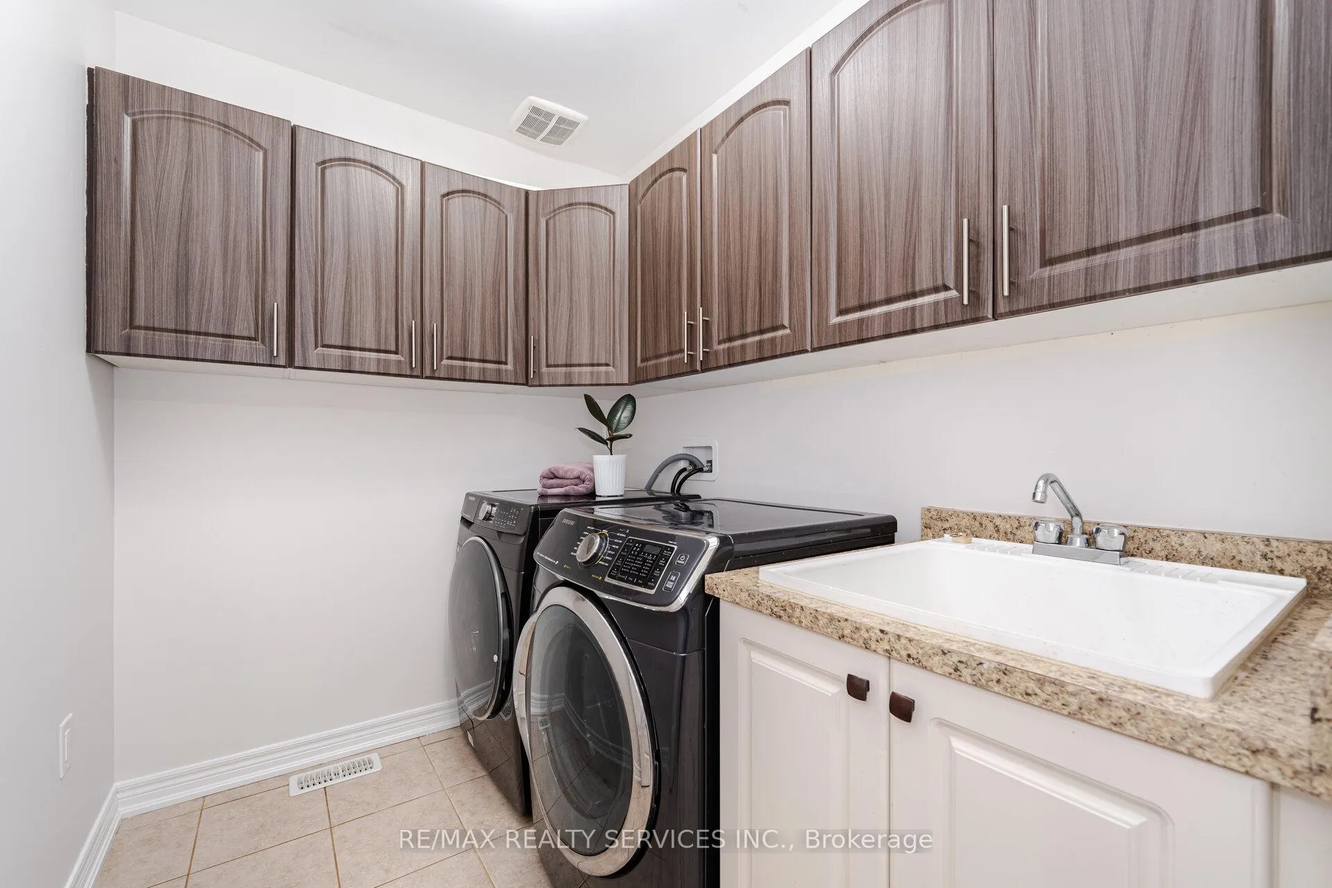 Photo 21 of 7 Swanton Road, Brampton, Credit Valley — HOMEH