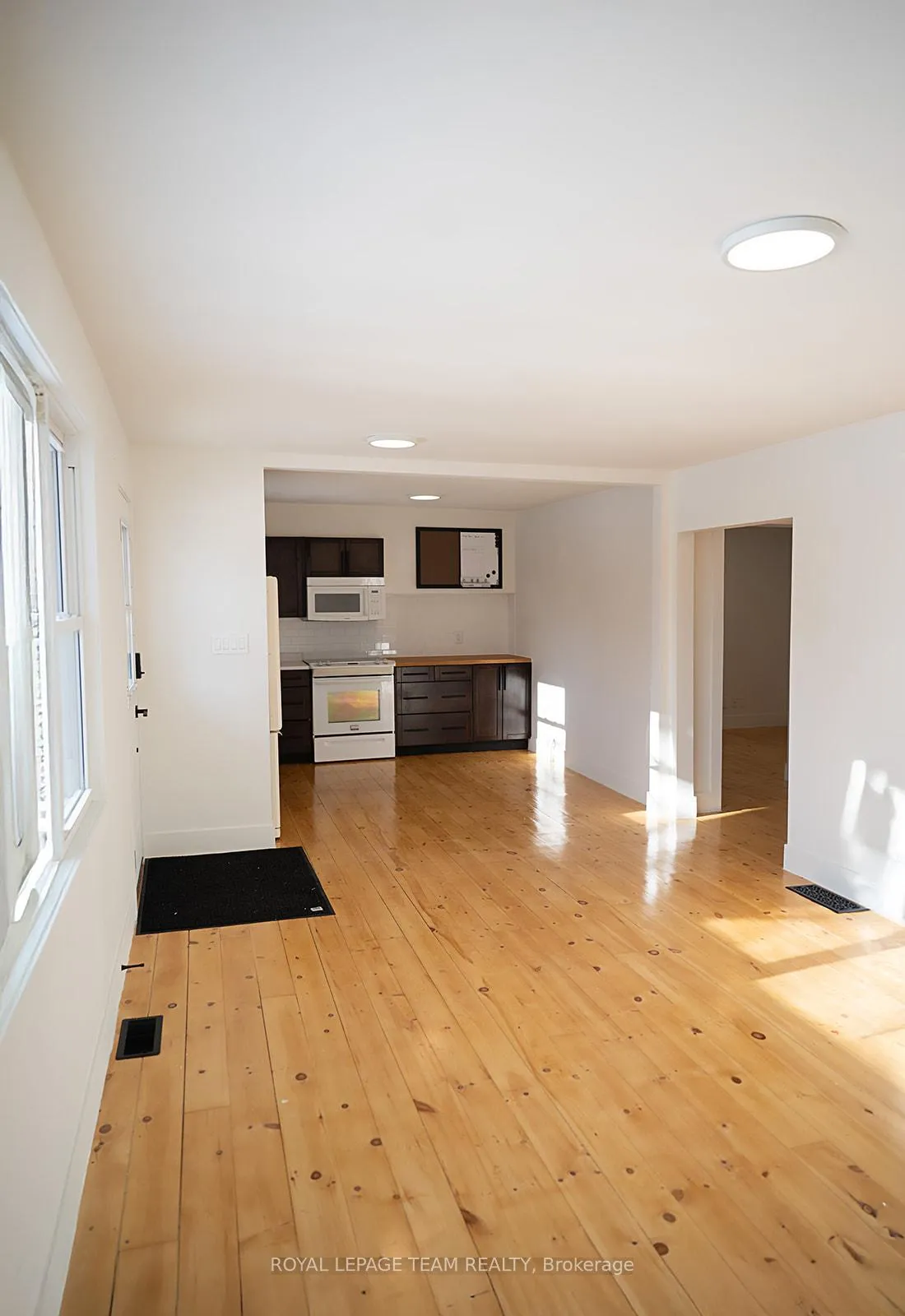 Photo 8 of 405 Barnes Street, North Grenville, Kemptville — HOMEH